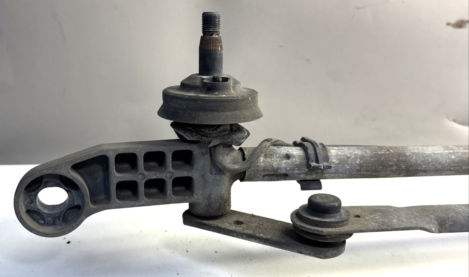 Volvo VNL Windshield Wiper Motor w/Linkage 2023 OEM 24634544