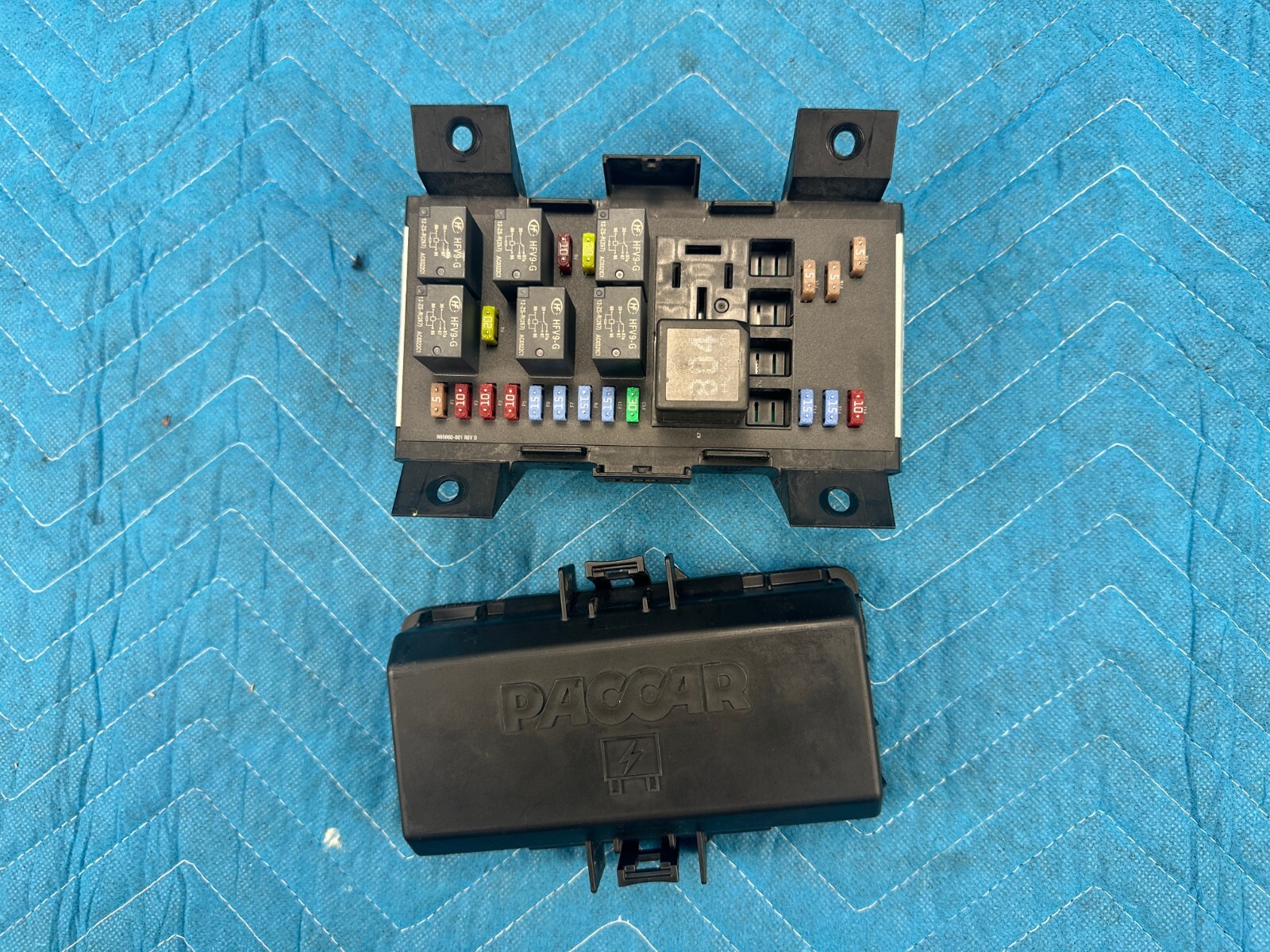 Kenworth T680 Slepper Fuse Box 2023 OEM