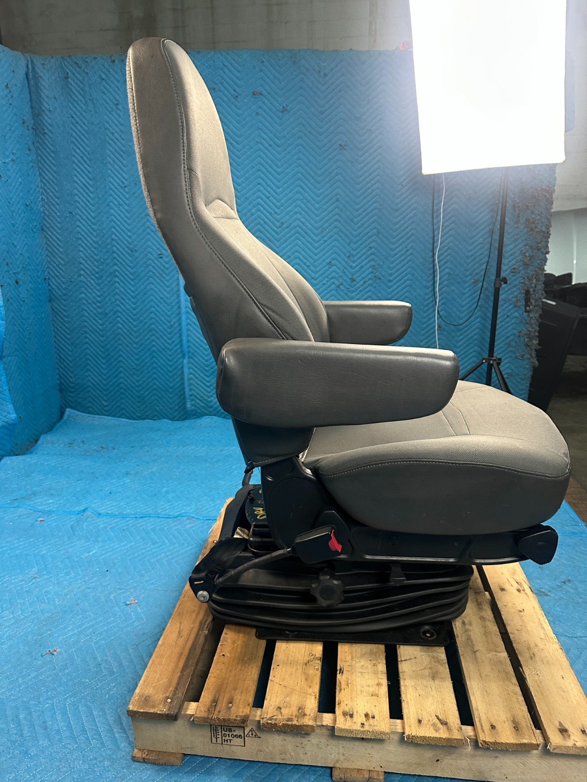 International Prostar LF627 Driver’s Seat w/ Armrests Cloth Gray 2017 OEM