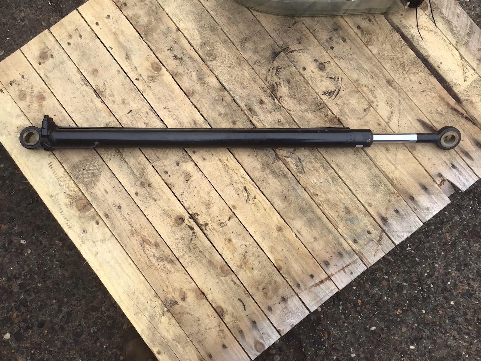 MAN TGX TGS CAB TILT / LIFTING RAM CYLINDER 81.97812.2318 2015-2020