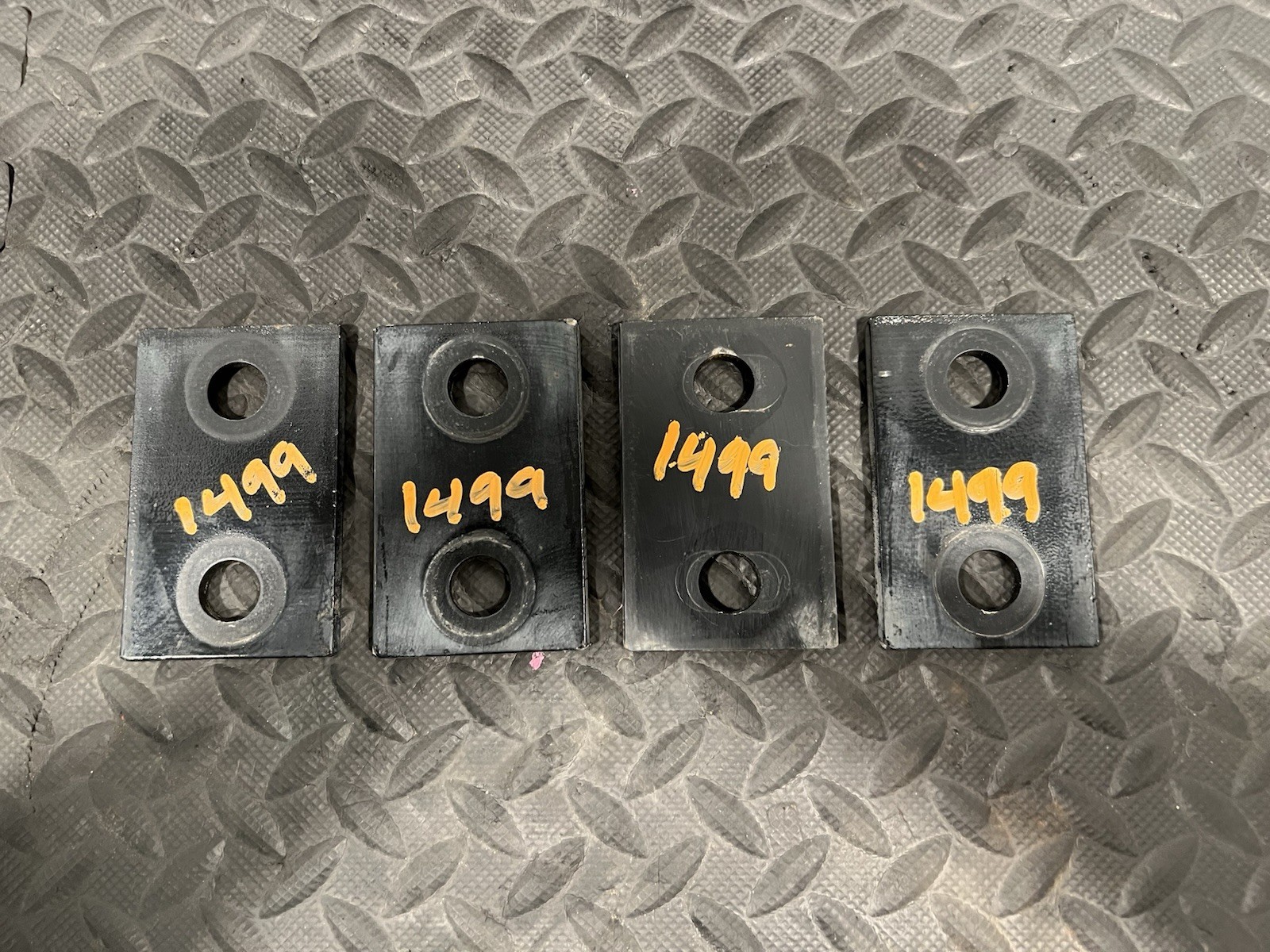 KENWORTH Plate – Axle Stop, Rear P/N: C22-1004 (Tag# 15062) *Sold Individually*