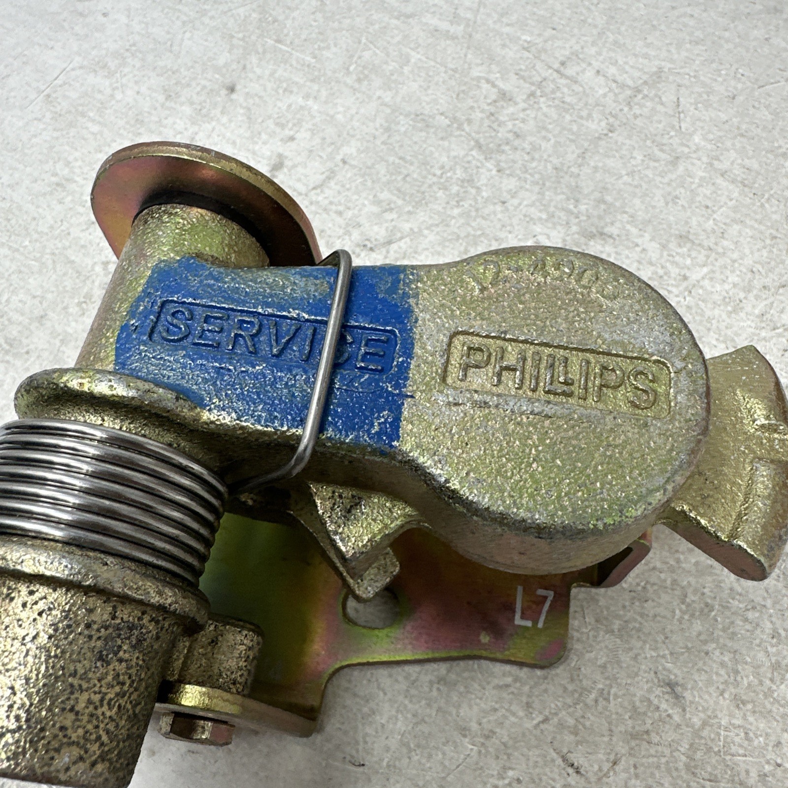 Phillips Industries 12-4906 Gladhand 90 Degrees, Swinger, Cast Iron, Blue