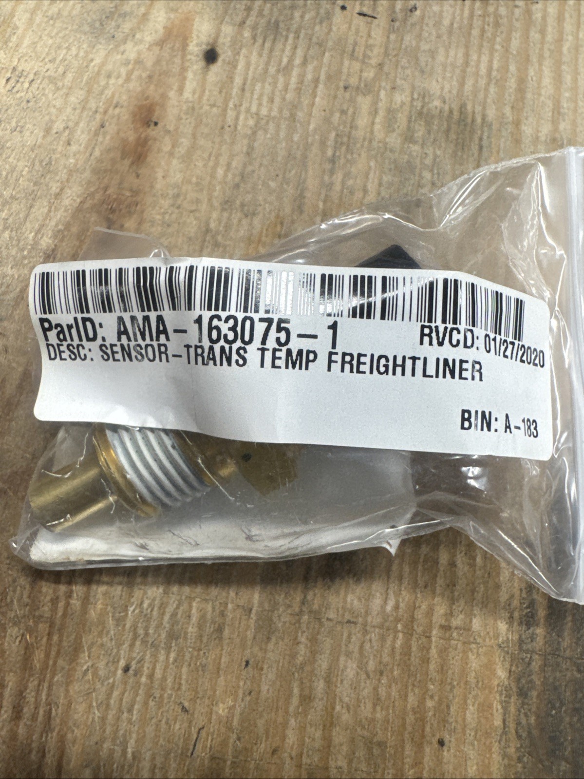 GENUINE OEM NEW FREIGHTLINER AMA-163075 TEMPERATURE SENDING UNIT FREE SHIPPING