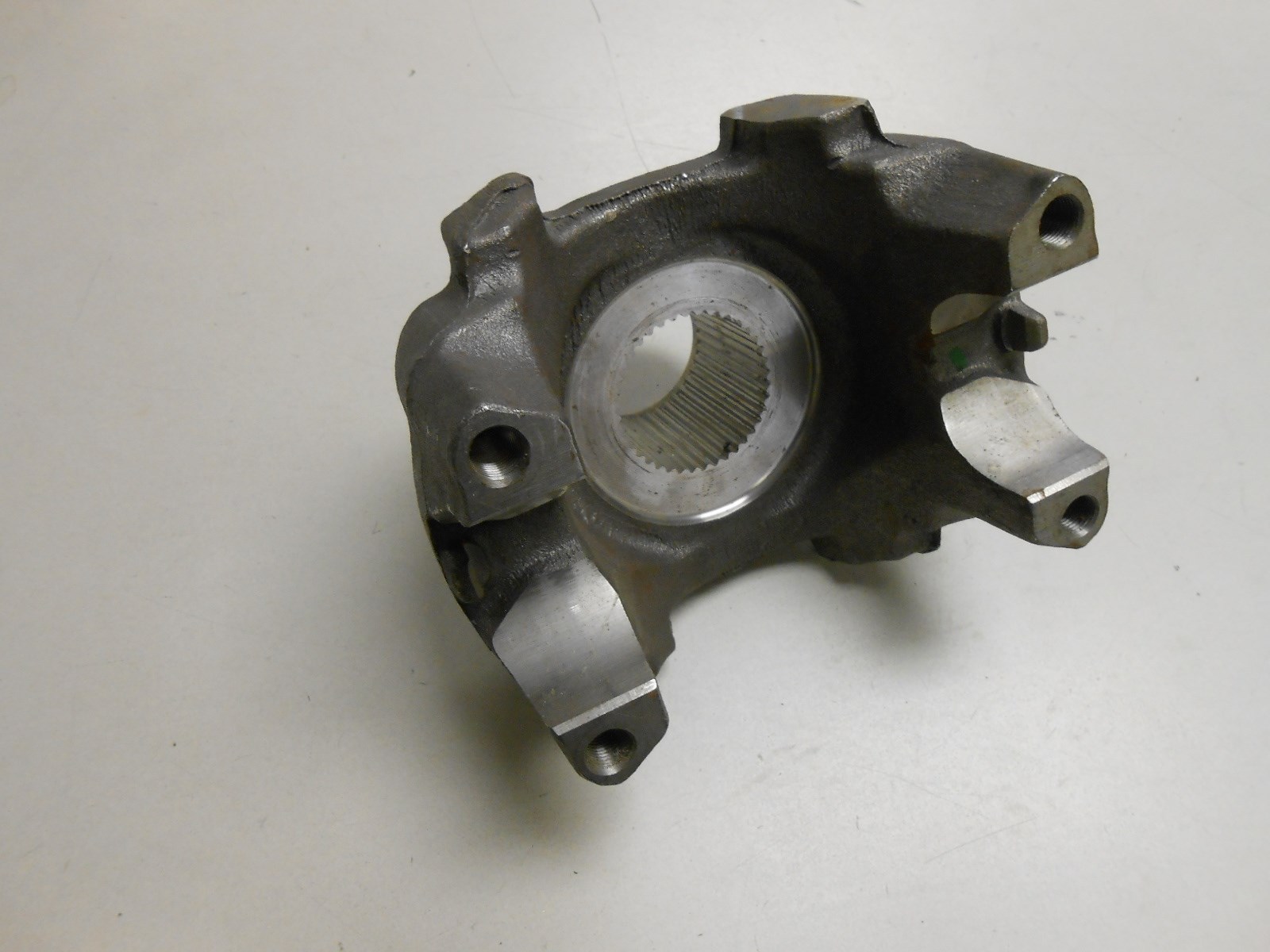 170-4-821-1 NEW DANA SPICER END YOKE ASSEMBLY INTERNATIONAL 3515486C1
