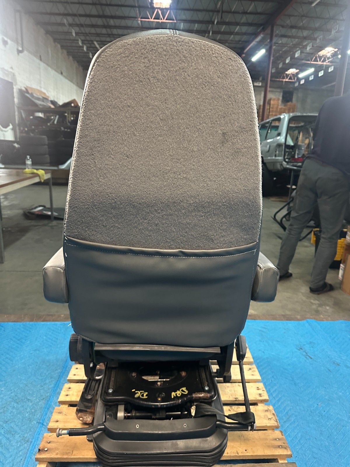 International Prostar LF627 Driver’s Seat w/ Armrests Cloth Gray 2017 OEM