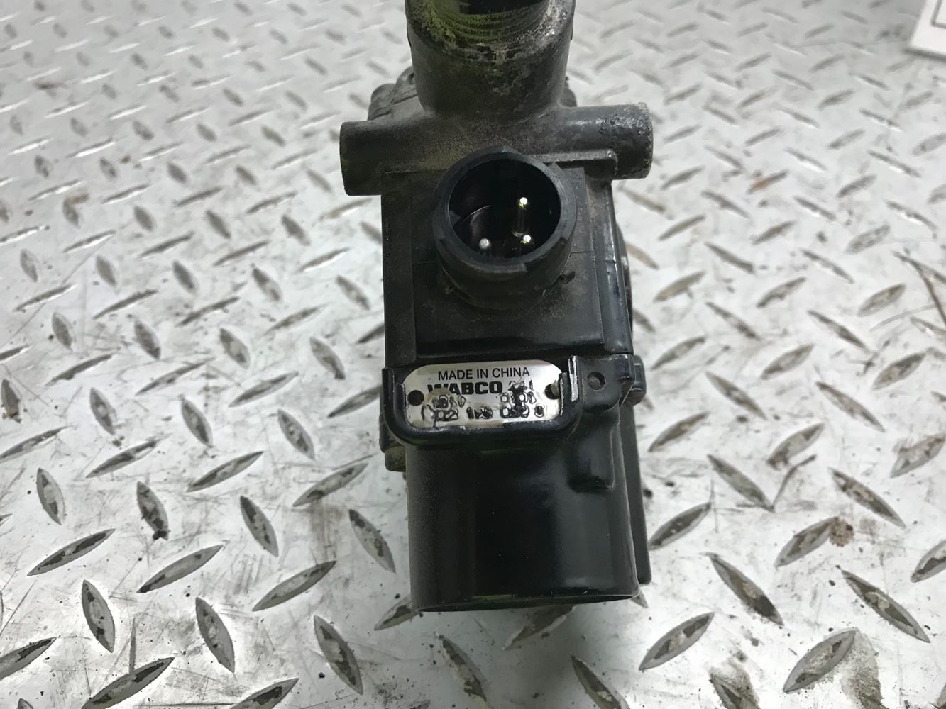 WABCO ABS Relay Valve/Sensor PN: 472-195-052-0
