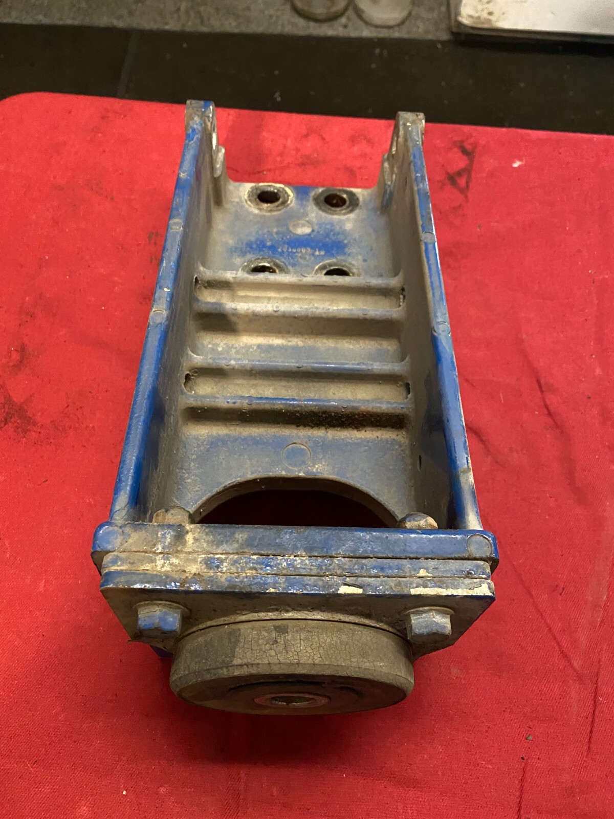 Freightliner SLEEPER cab mount 15 12621 000, SUPPORT, BRACKET