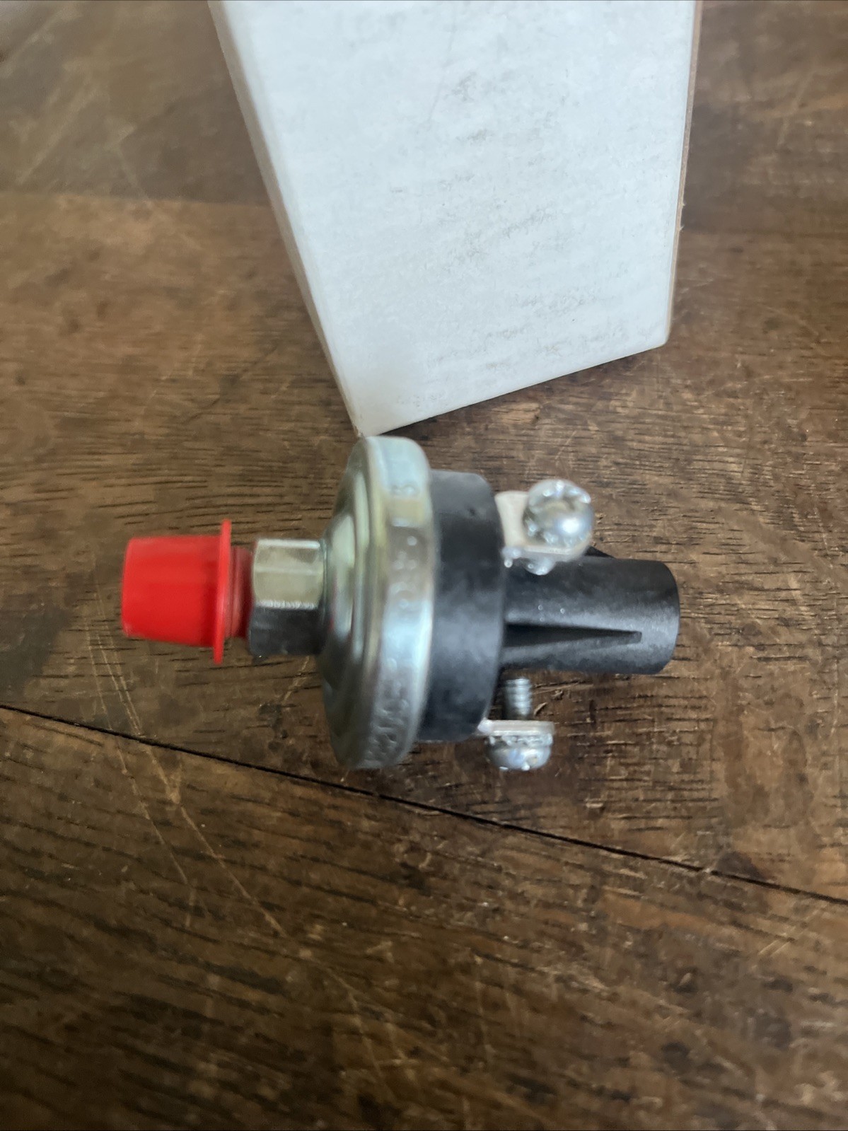 NOS BORGWARNER 1042 08240 10 OIL PRESSURE SWITCH