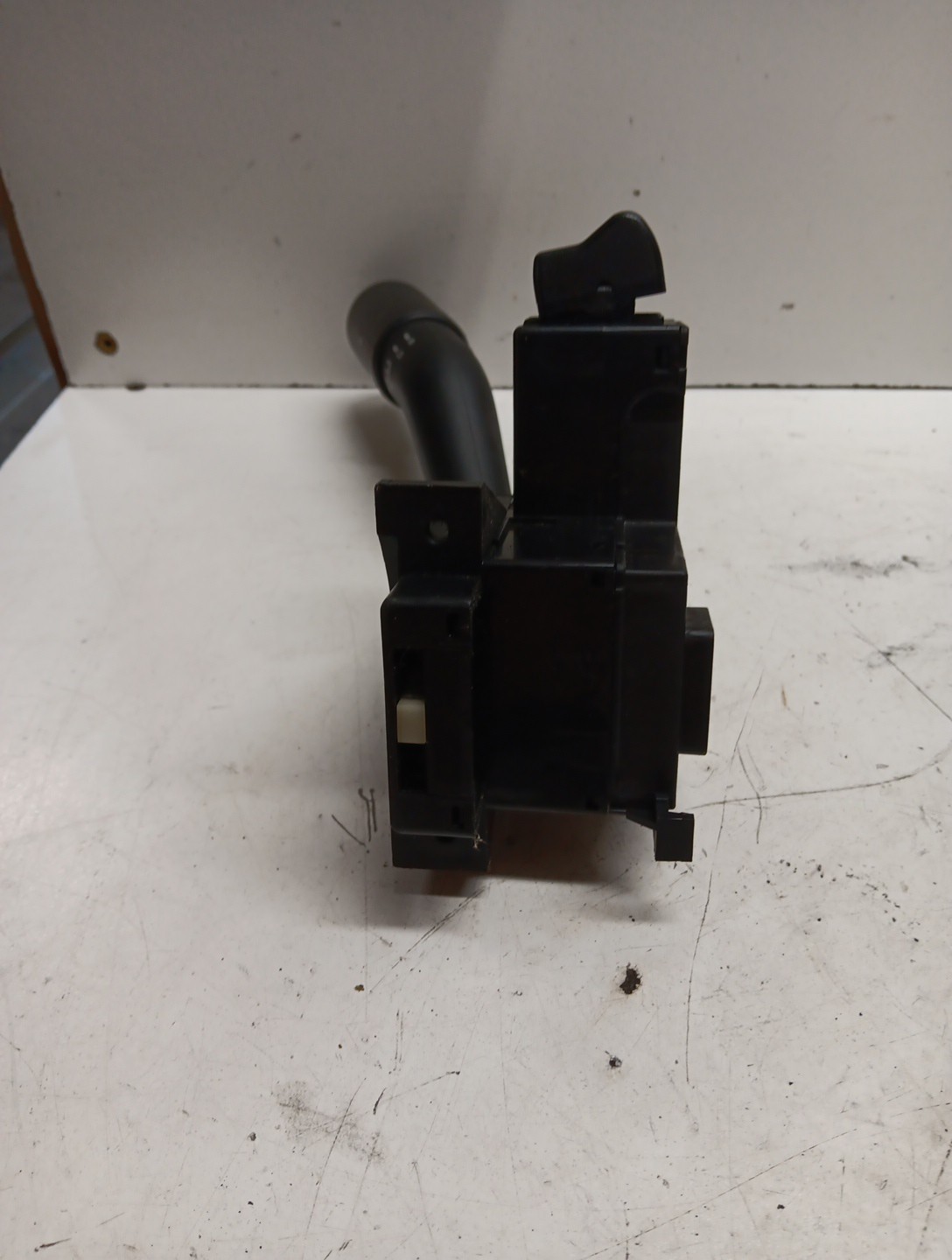 International 8600 Turn Signal 13343-5004934 / 3587009C92 Item #3249
