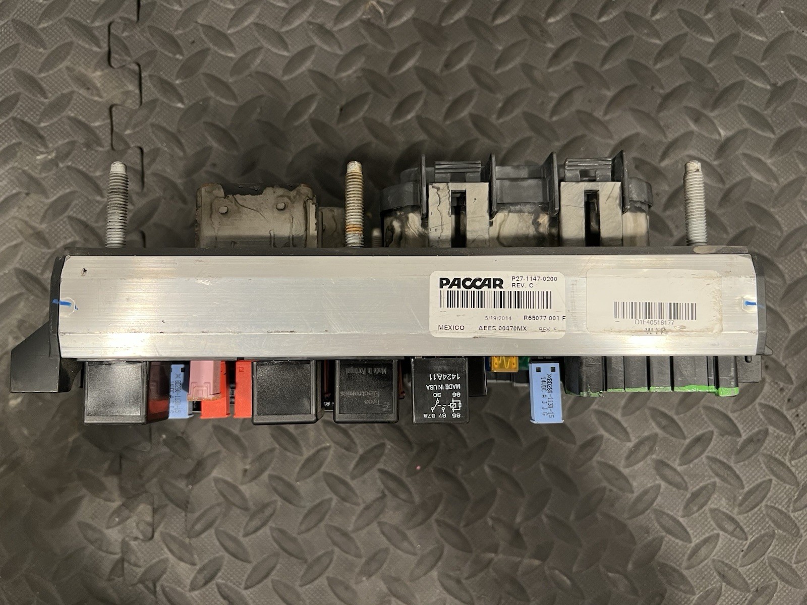 PACCAR Peterbilt Fuse Box P/N: P27-1147-0200 / S53-1293-11E (TAG#: 17428)