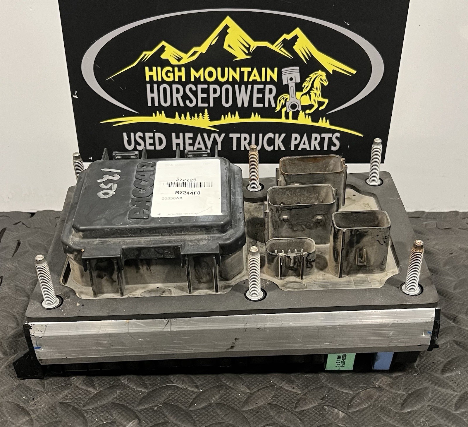 PACCAR Peterbilt Fuse Box P/N: P27-1147-0200 / S53-1293-11E (TAG#: 17428)