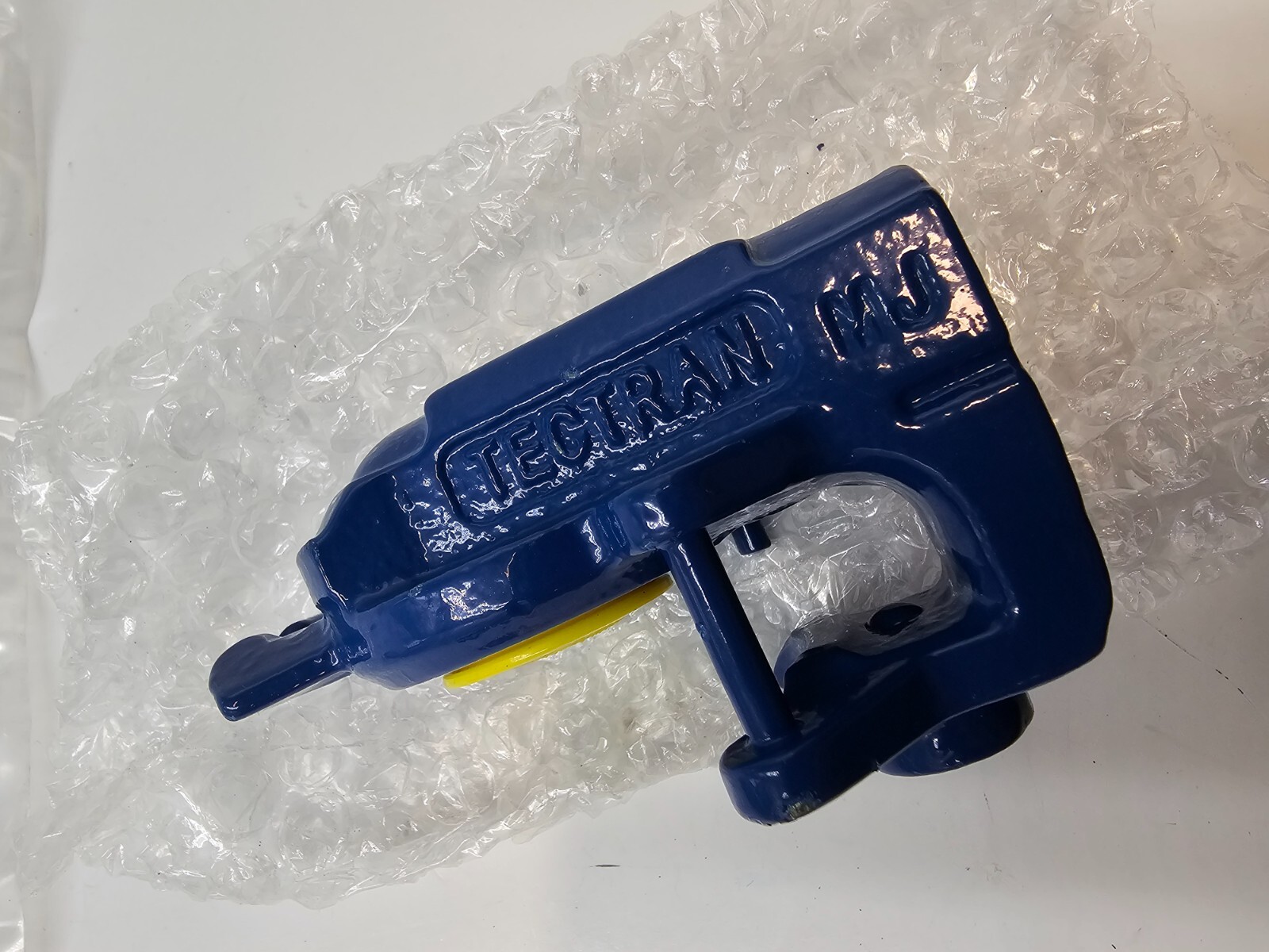 Tectran 107PCBZFX Service Gladhand Cast Iron Blue Powder Coated w/ Poly Seal