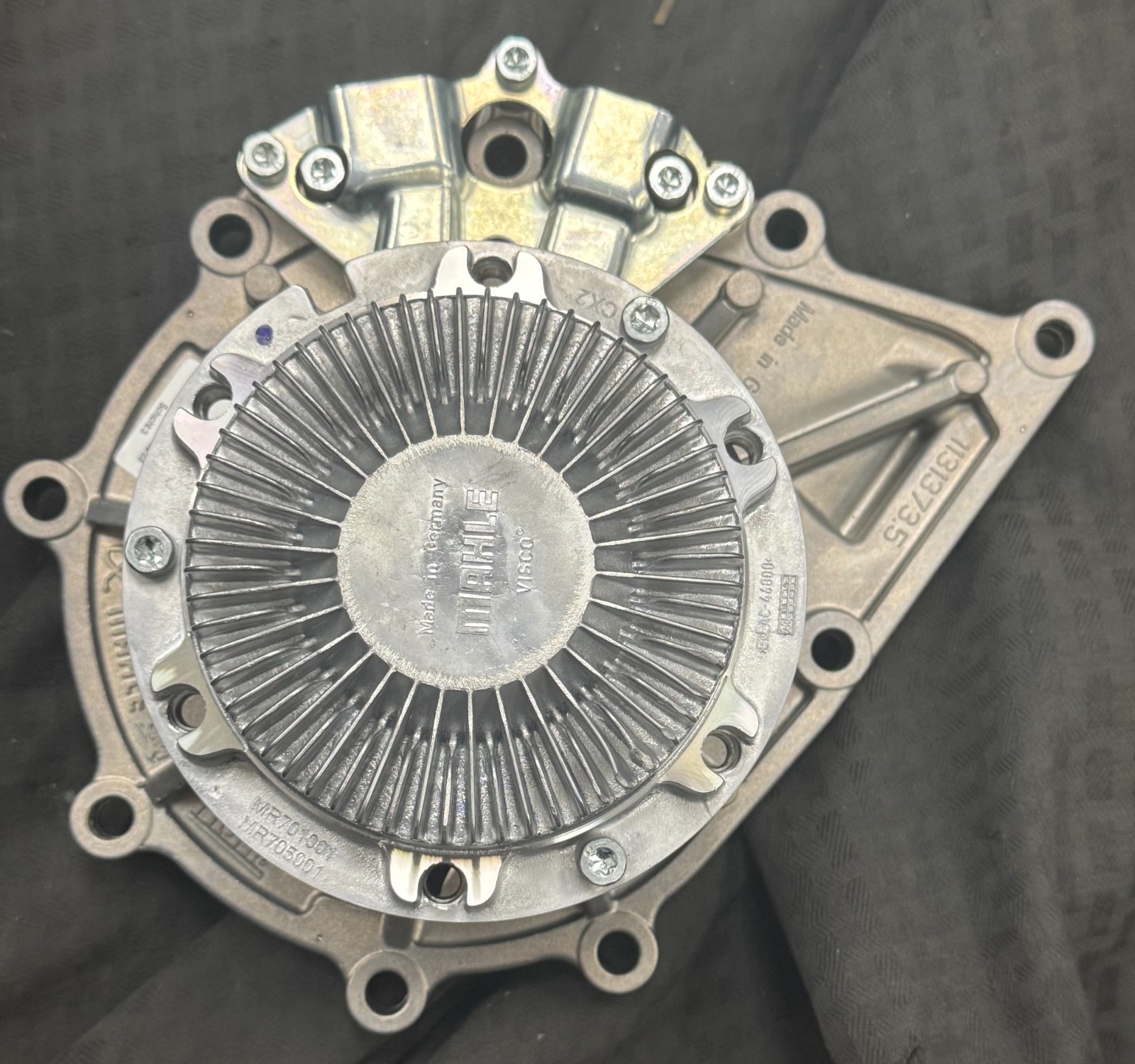 Detroit Diesel® Y0701005 | Genuine Detroit Diesel® Water Pump For DD13 / DD15