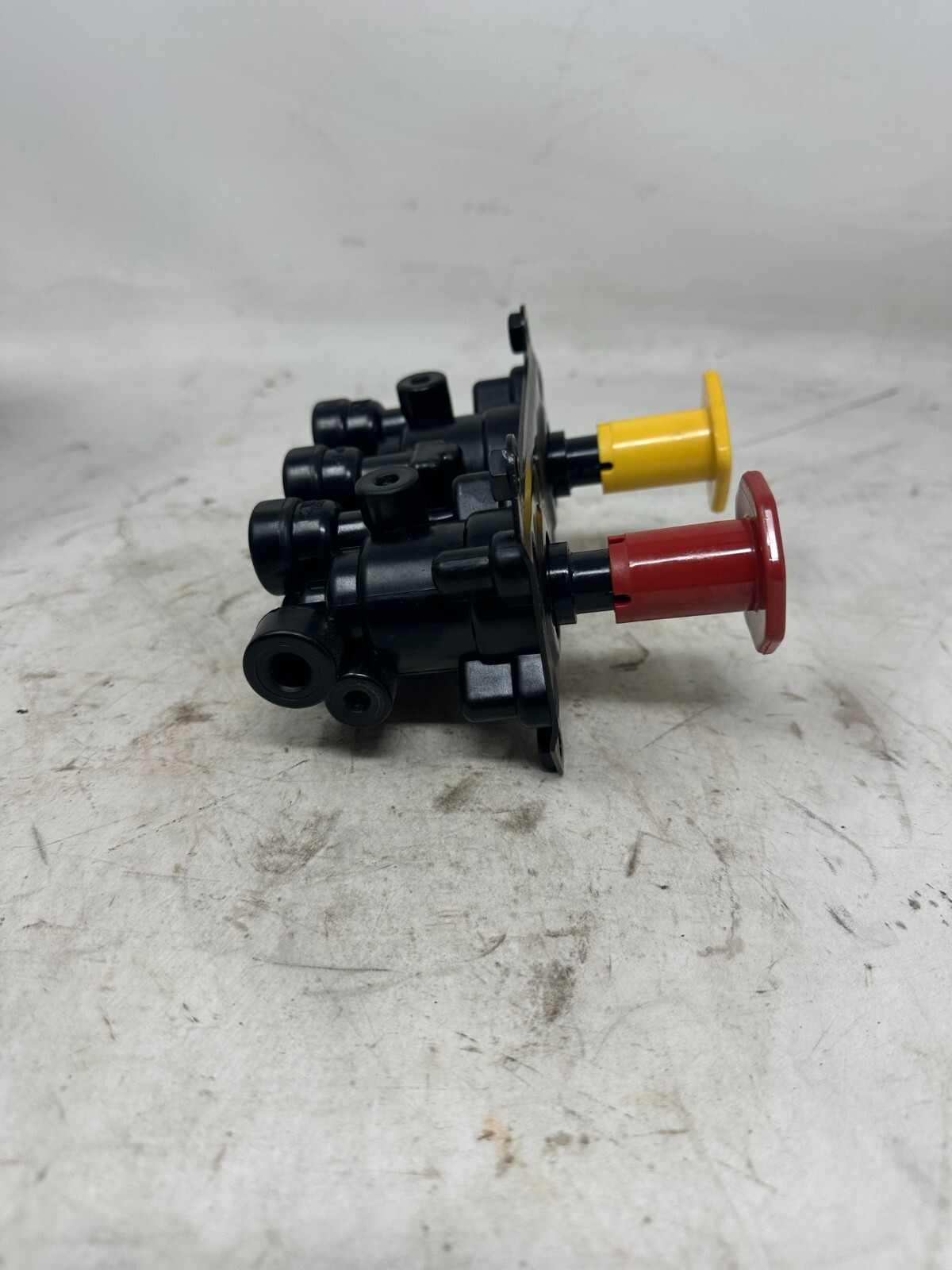 World American WA800519 – Air Brake Control Valve