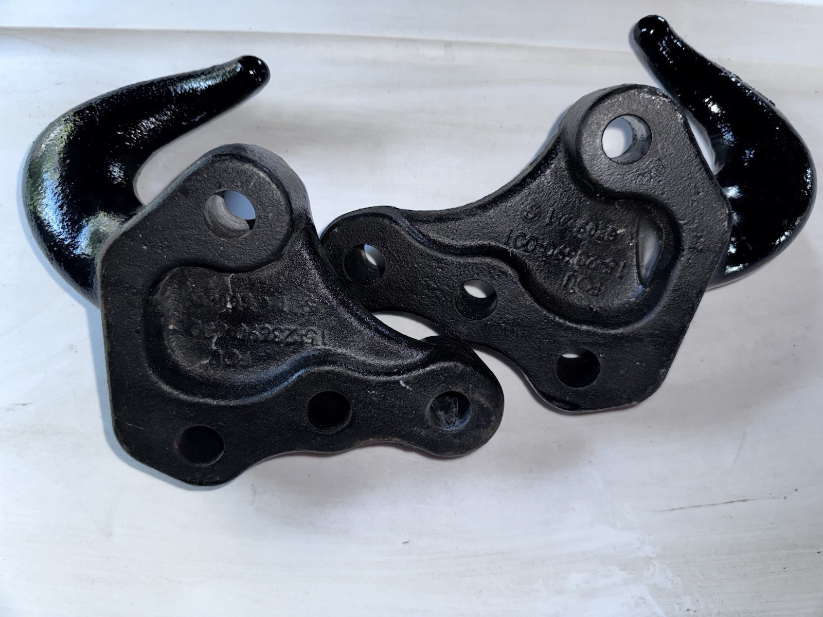 Freightliner M2 106Tow Hooks 15-23690-000 15-23690-001 (Pair) New take off part