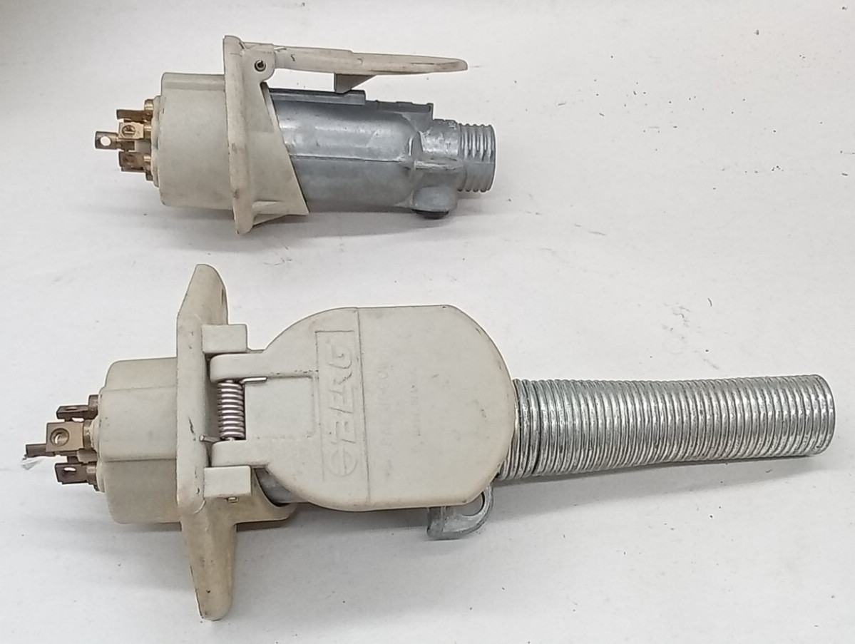 2 QTY NOS BERG SAE J560b 7 Pin Trailer Sockets + SAE J560b Connectors