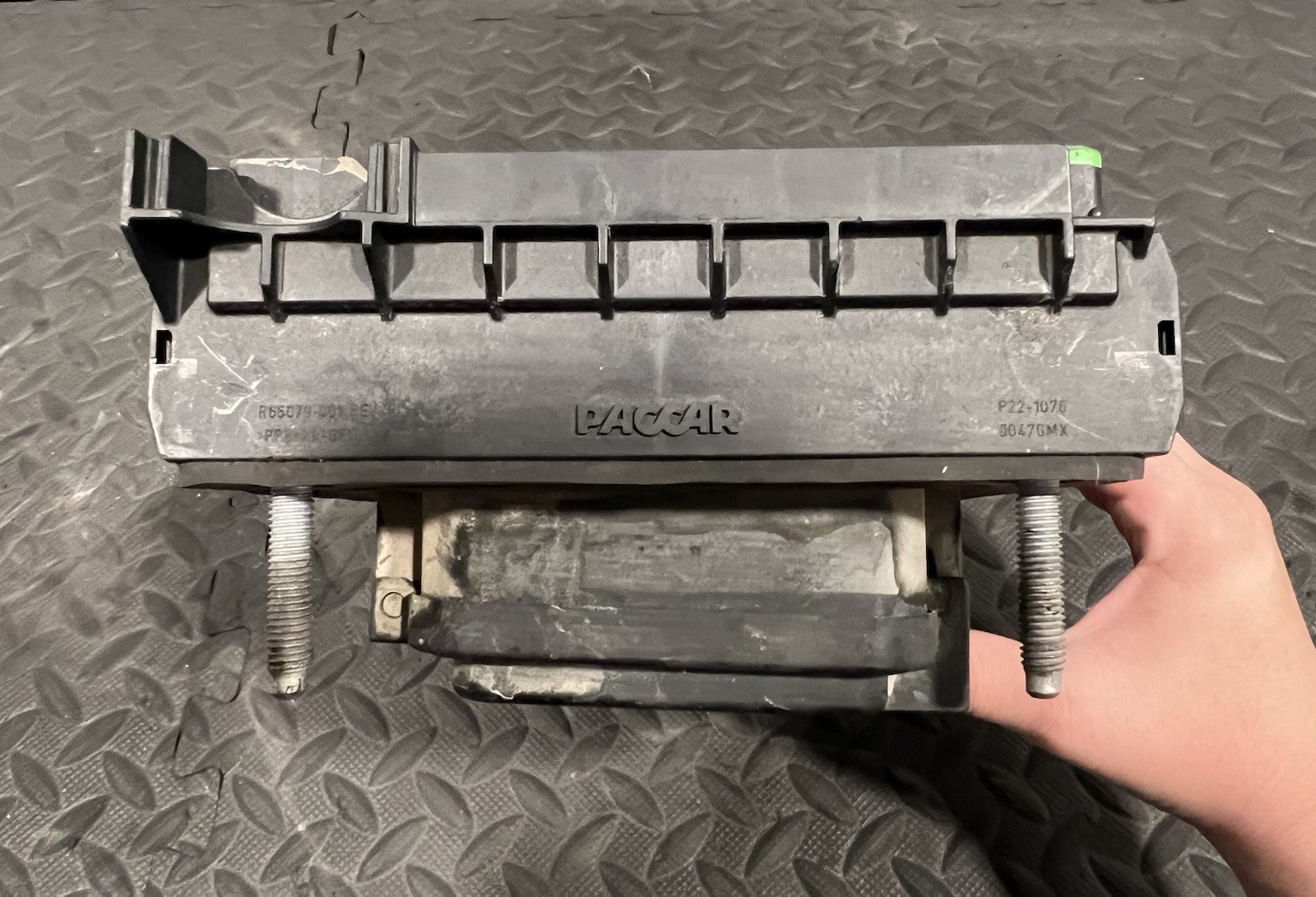 PACCAR Peterbilt Fuse Box P/N: P27-1147-0200 / S53-1293-11E (TAG#: 17428)