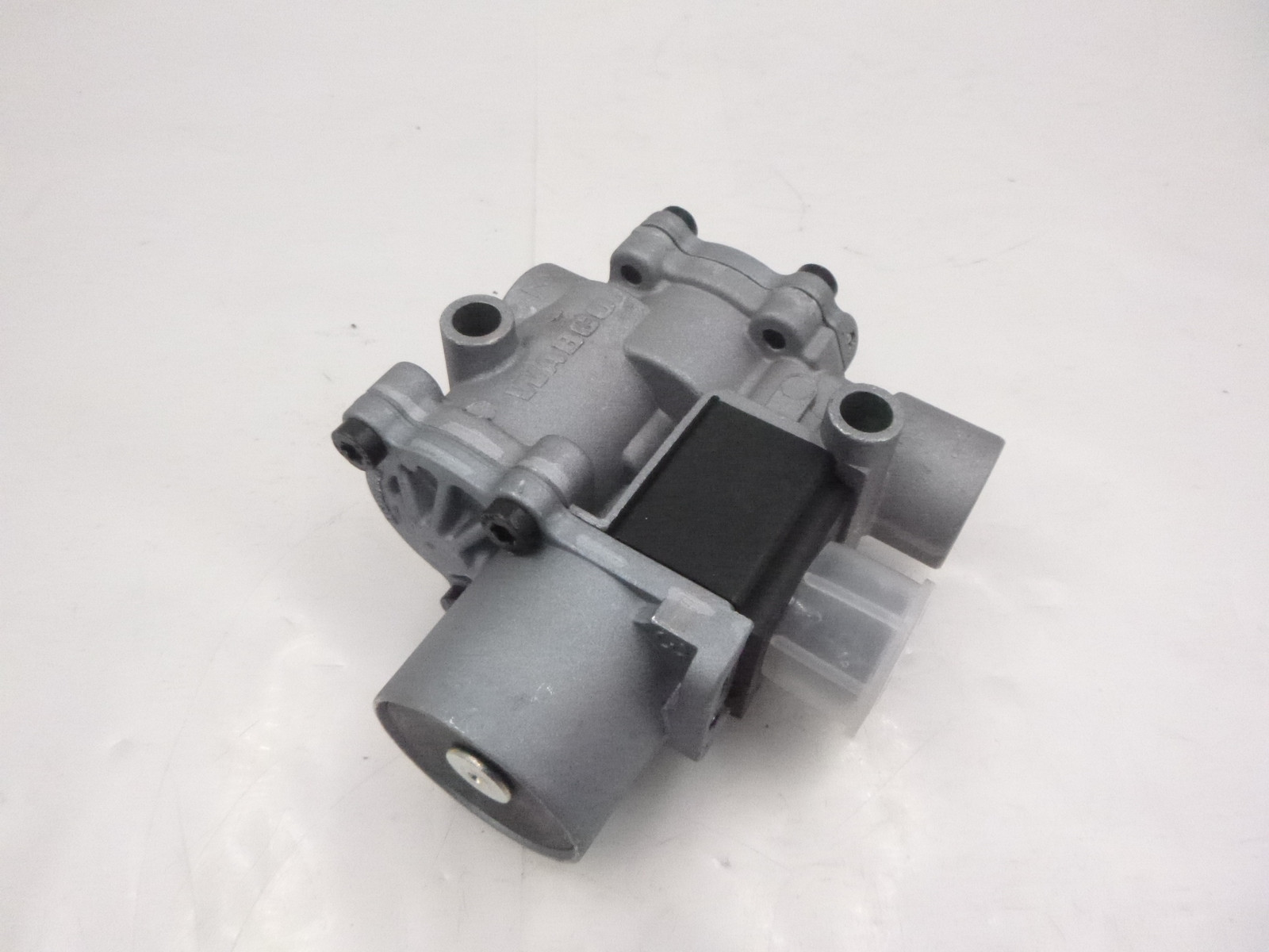 Wabco 4721950520 ABS Solenoid Modulator Valve For Volvo 85129020