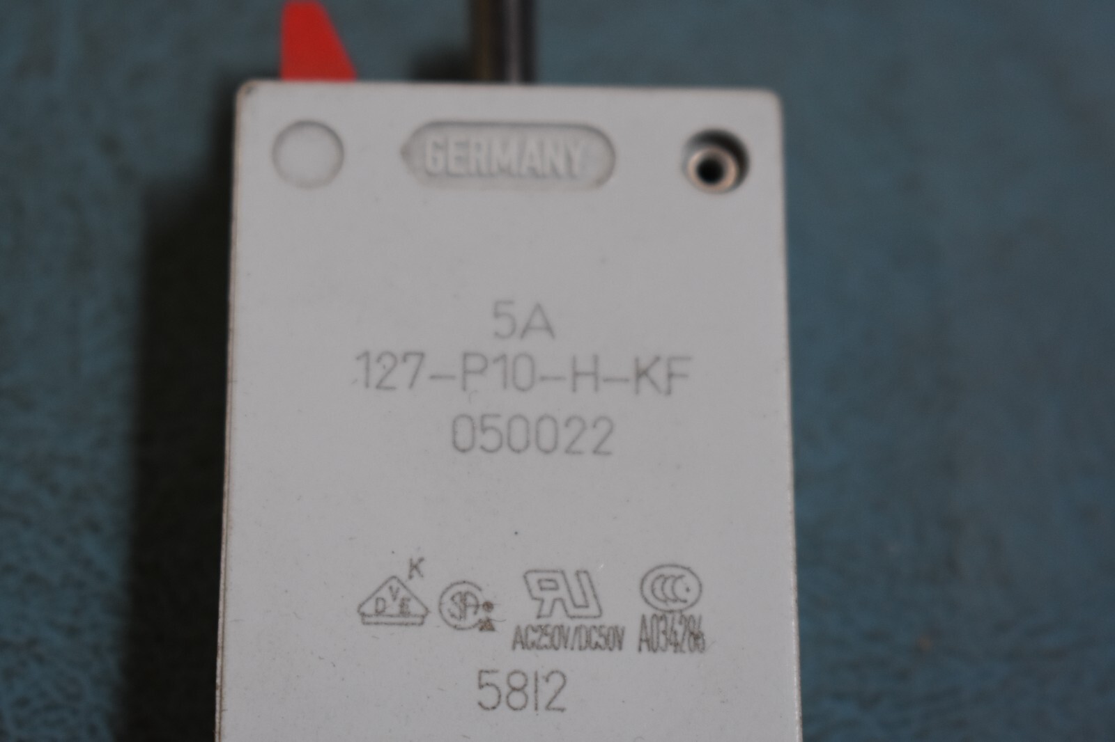 E-T-A ETA 127-P10-H-KF-5A 250V AC 28V DC Circuit Breaker Resettable 5 Amp NOS