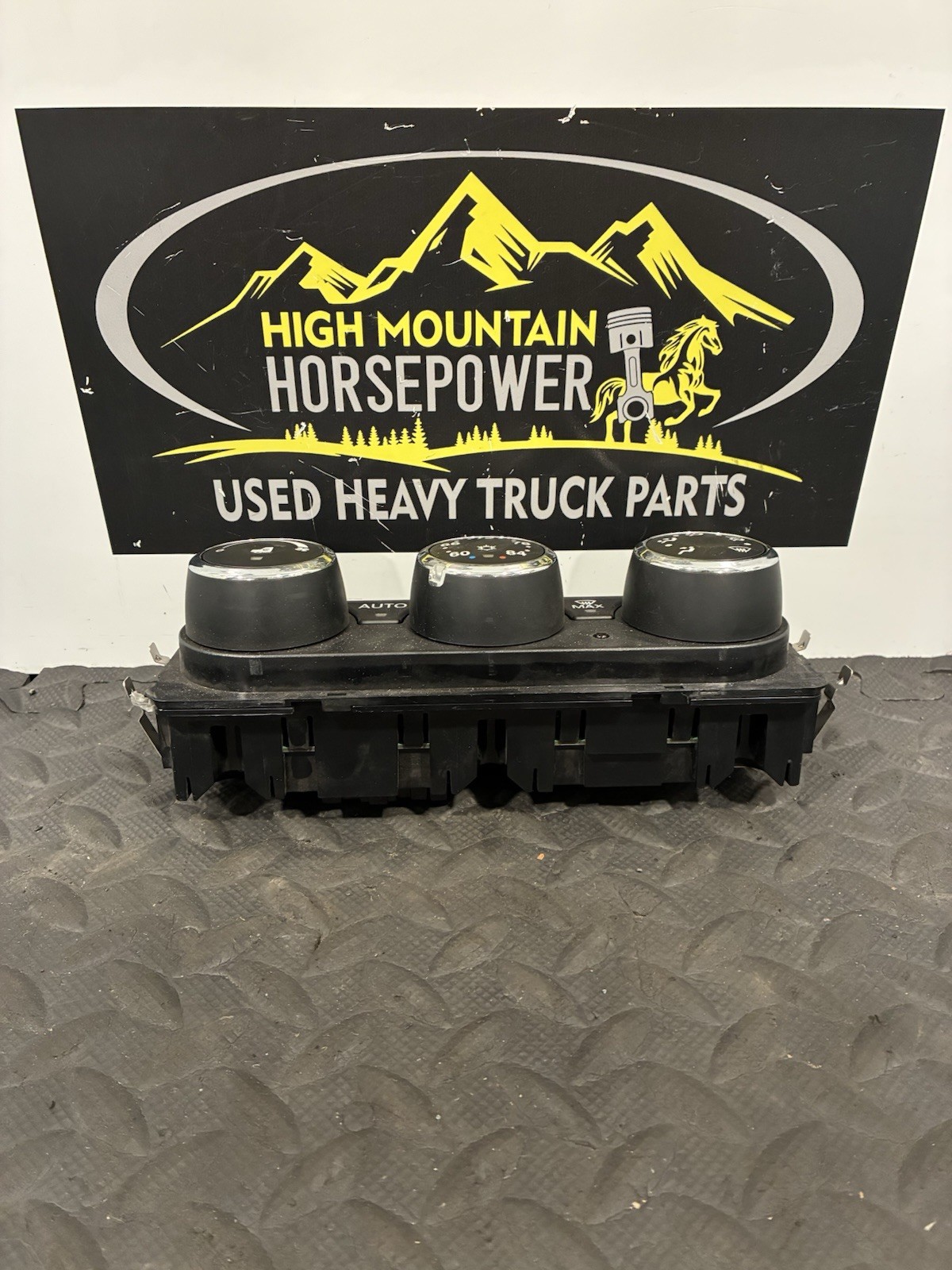PACCAR / MAHLE (Off PB 579EV) HVAC Control Unit P/N: Q21-6032-13A1 (TAG# 12339)