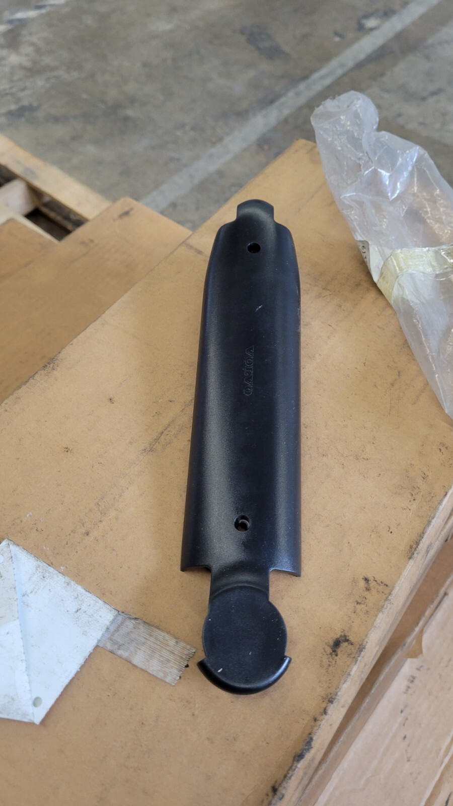 6402503, 613720152-PDC GENUINE VOLVO OEM RH LOWER ARM COVER NOS NO HDWE
