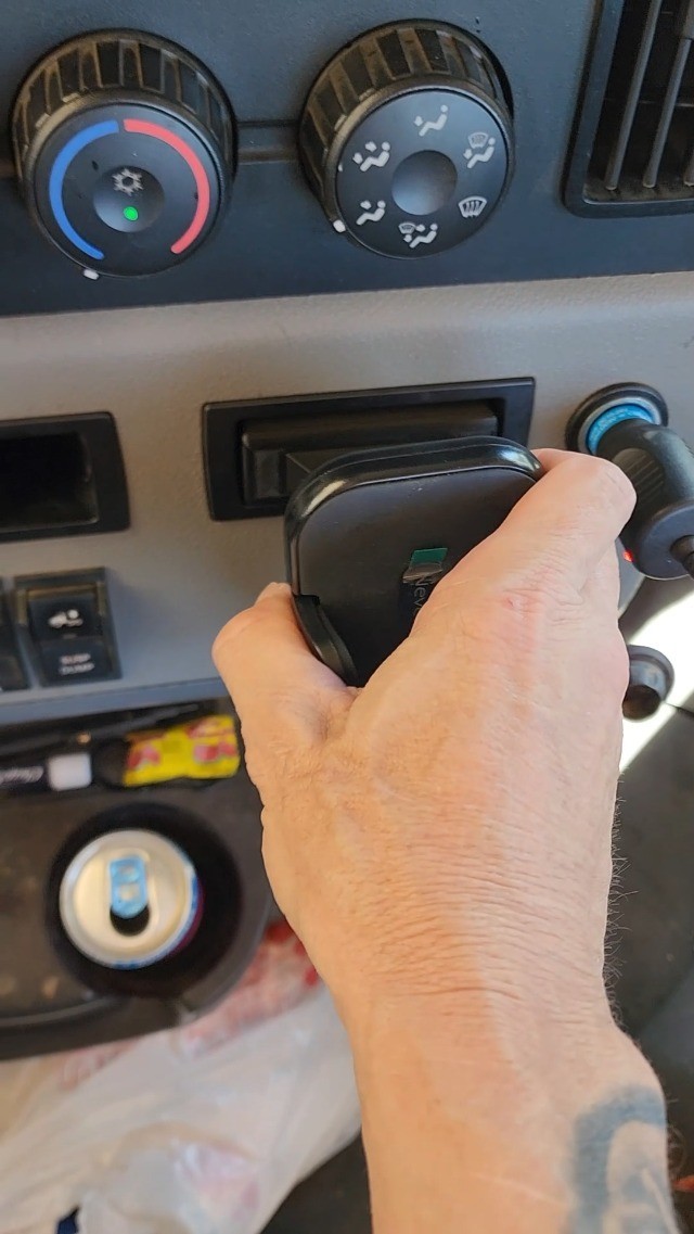 Universal Phone Holder Kit for Freightliner Cascadia 2018-2026, RAM Compatible,