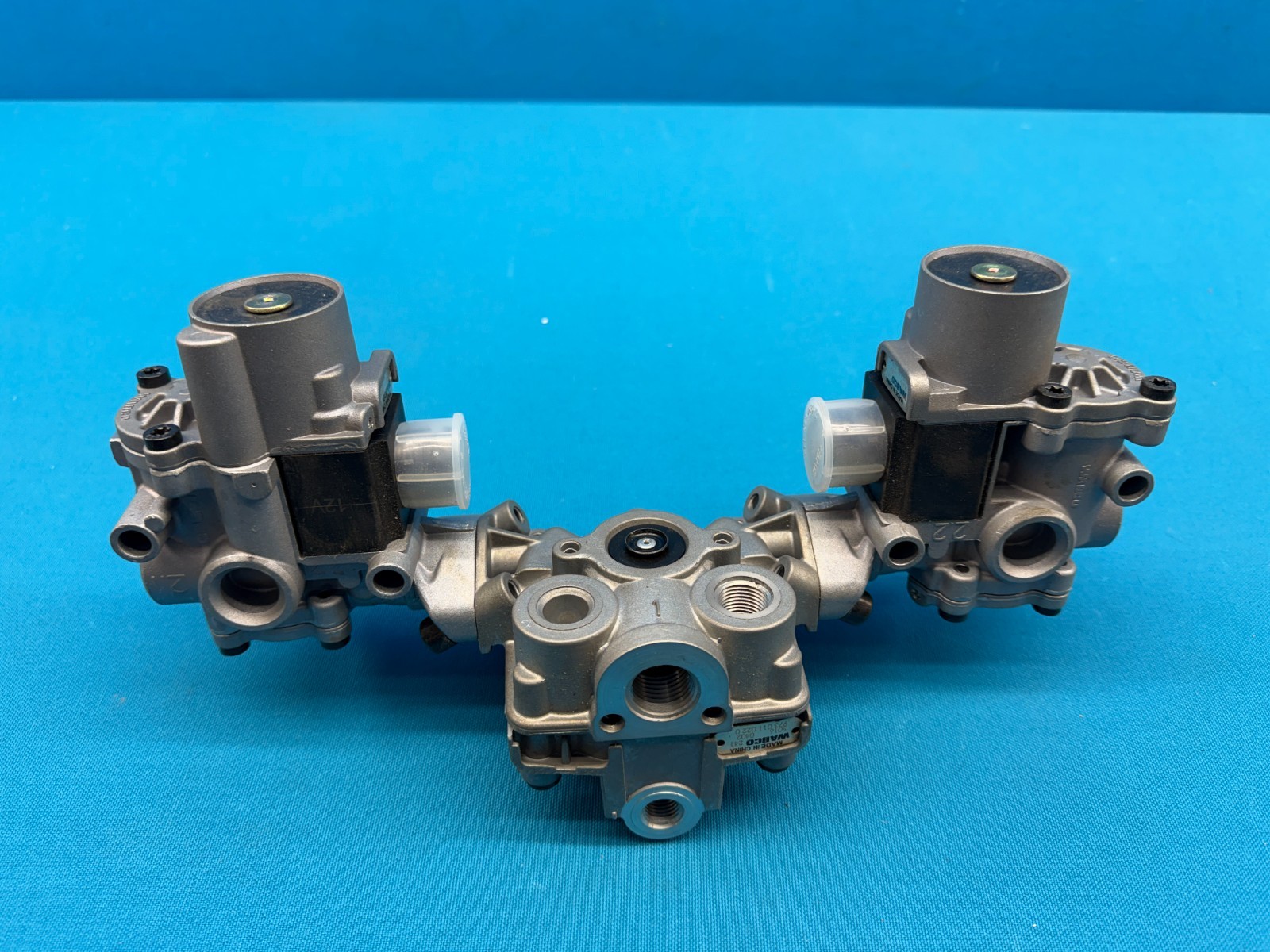 Meritor Wabco 4725001210 Rear Tractor ABS Modulator Valve Package Assembly