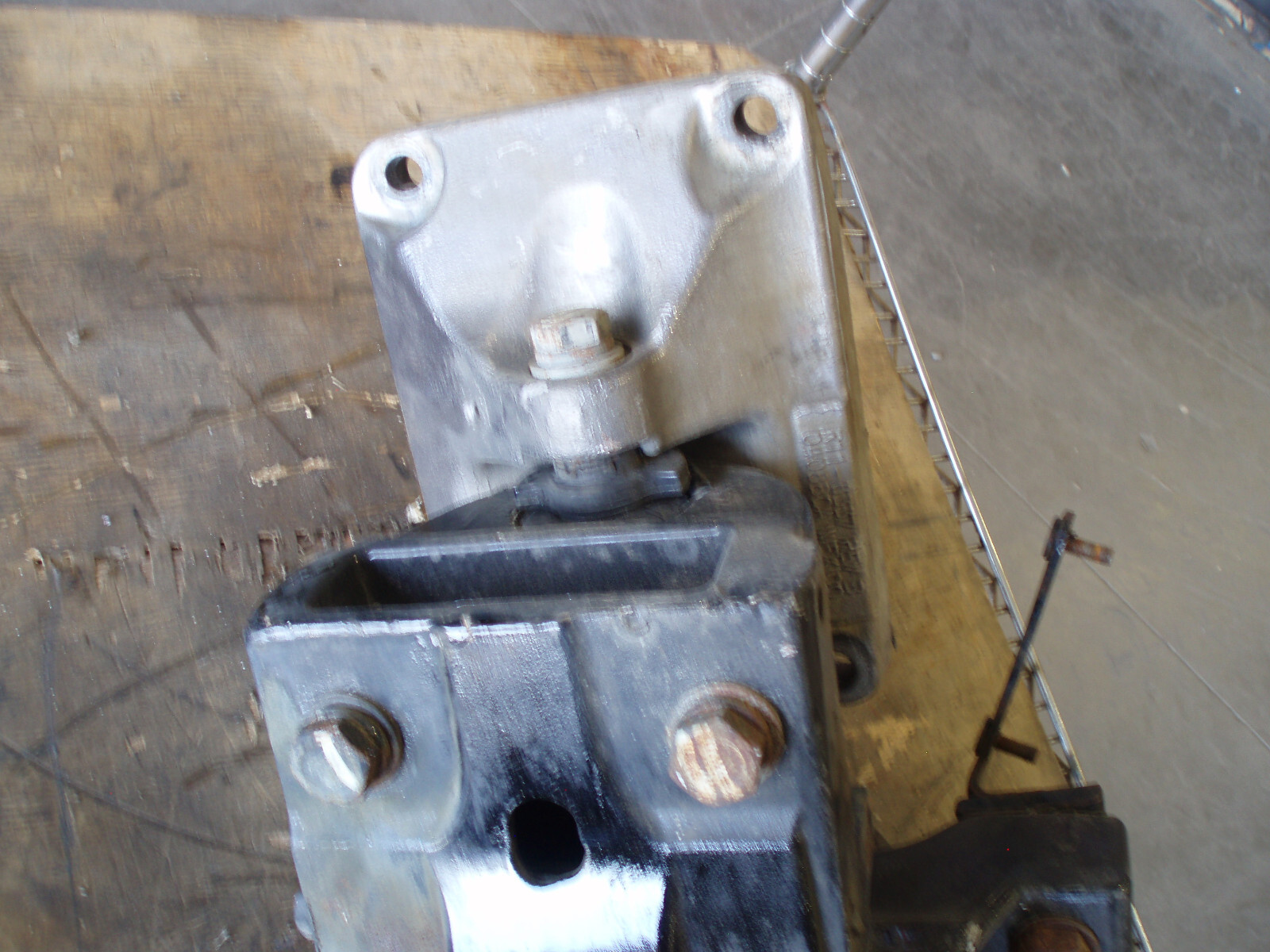 KENWORTH / PETERBILT / PACCAR A85-6136 REV B, R11-6337 REV B CAB MOUNT BRACKET