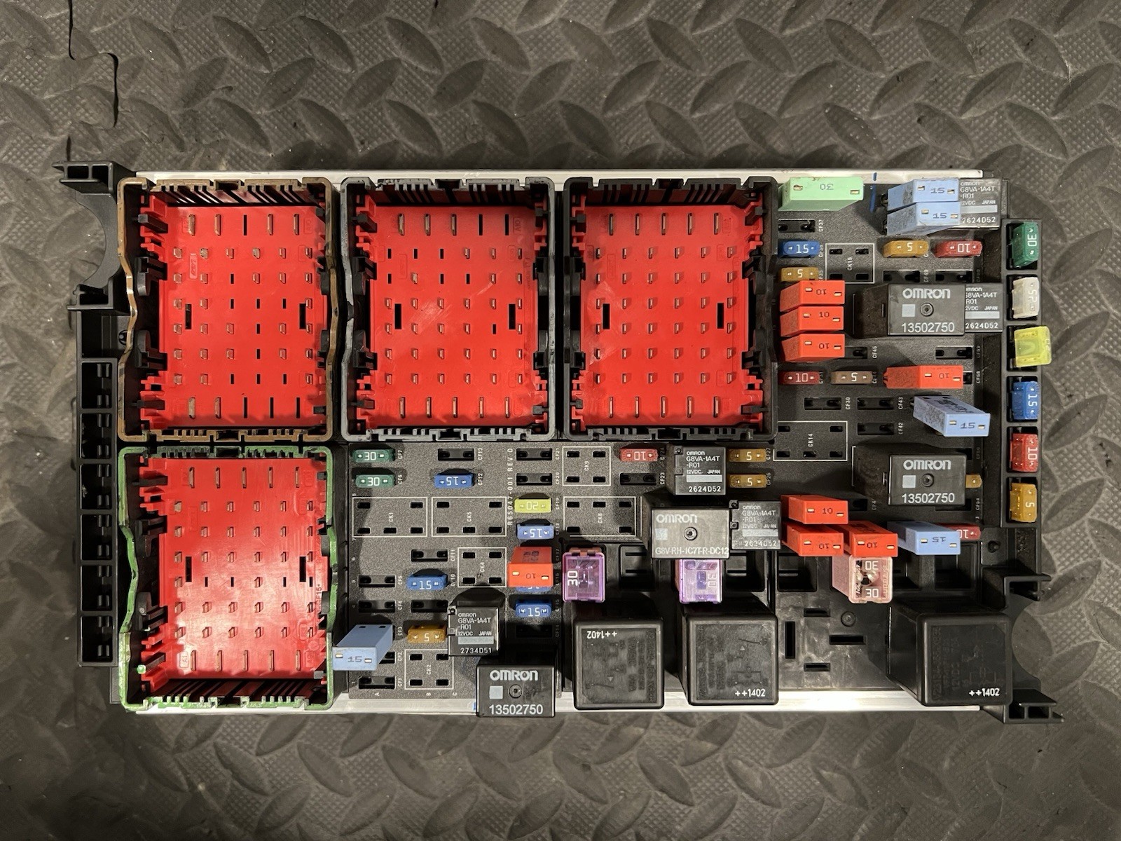 PACCAR Peterbilt Fuse Box P/N: P27-1147-0200 / S53-1293-11E (TAG#: 17428)