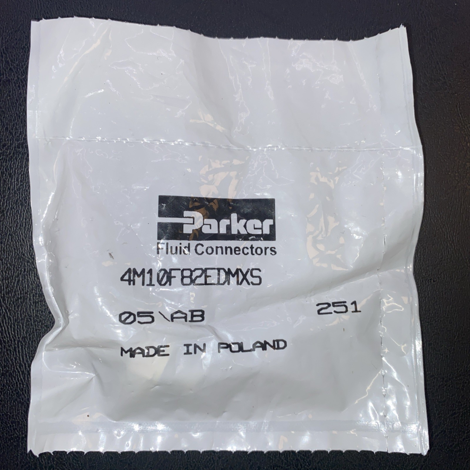 Parker Hannifin 4M10F82EDMXS Metric Adapter male m10x1 to-4 jic male-14 pcs