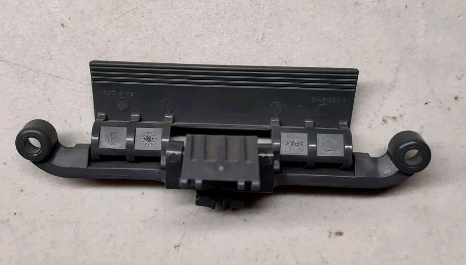 A18-59019-000 Genuine Freightliner Bunk Cabinet HANDLE LATCH – See Pics