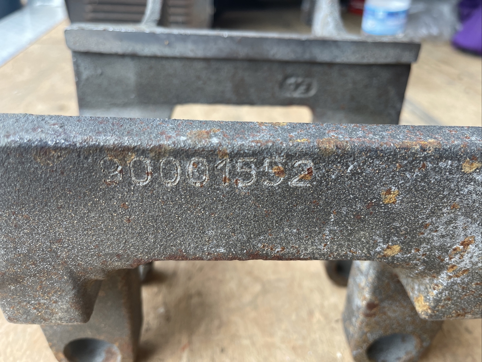 SAF-HOLLAND 90001552 – Axle Adapter – Machined, Lower