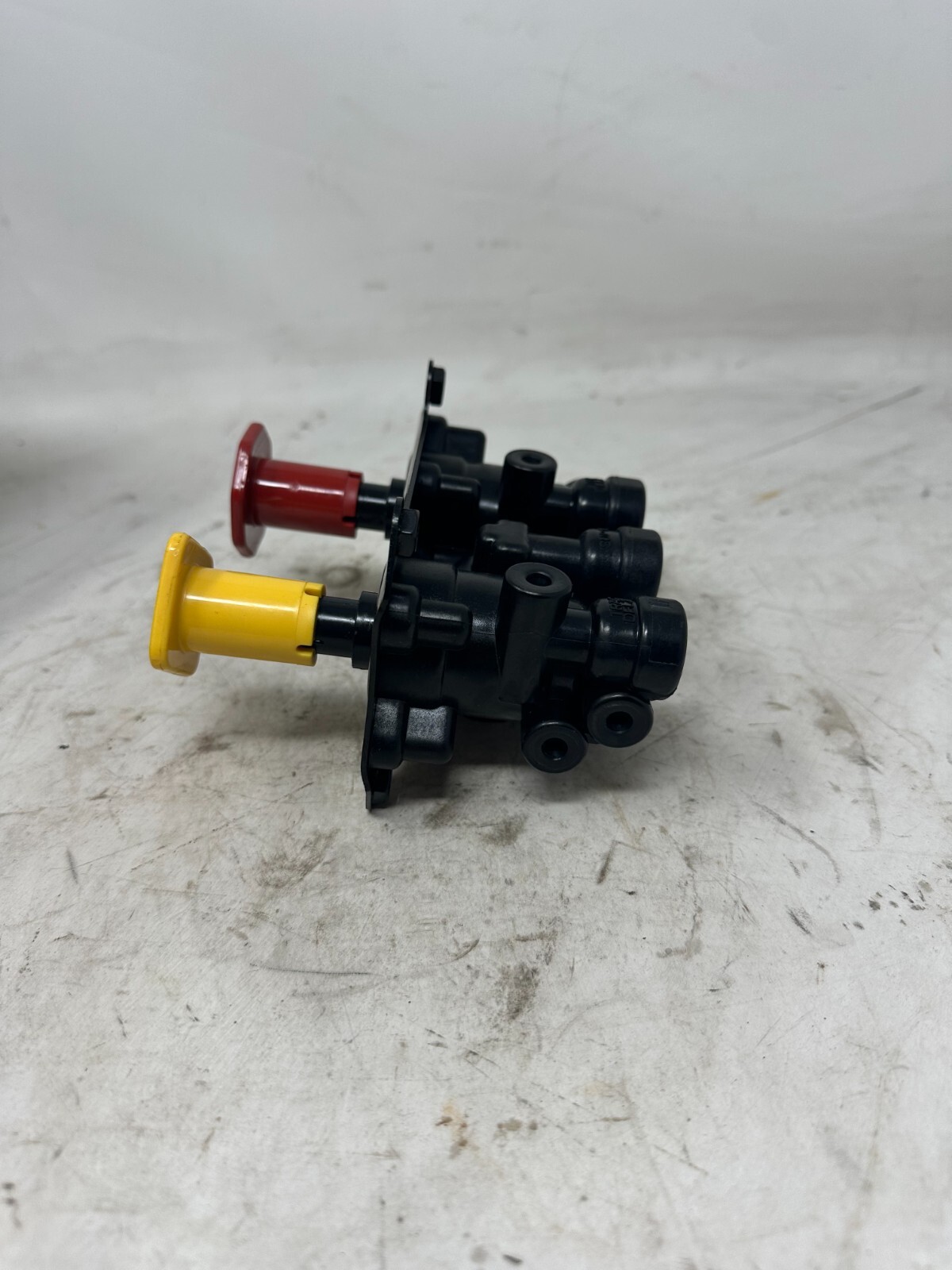 World American WA800519 – Air Brake Control Valve