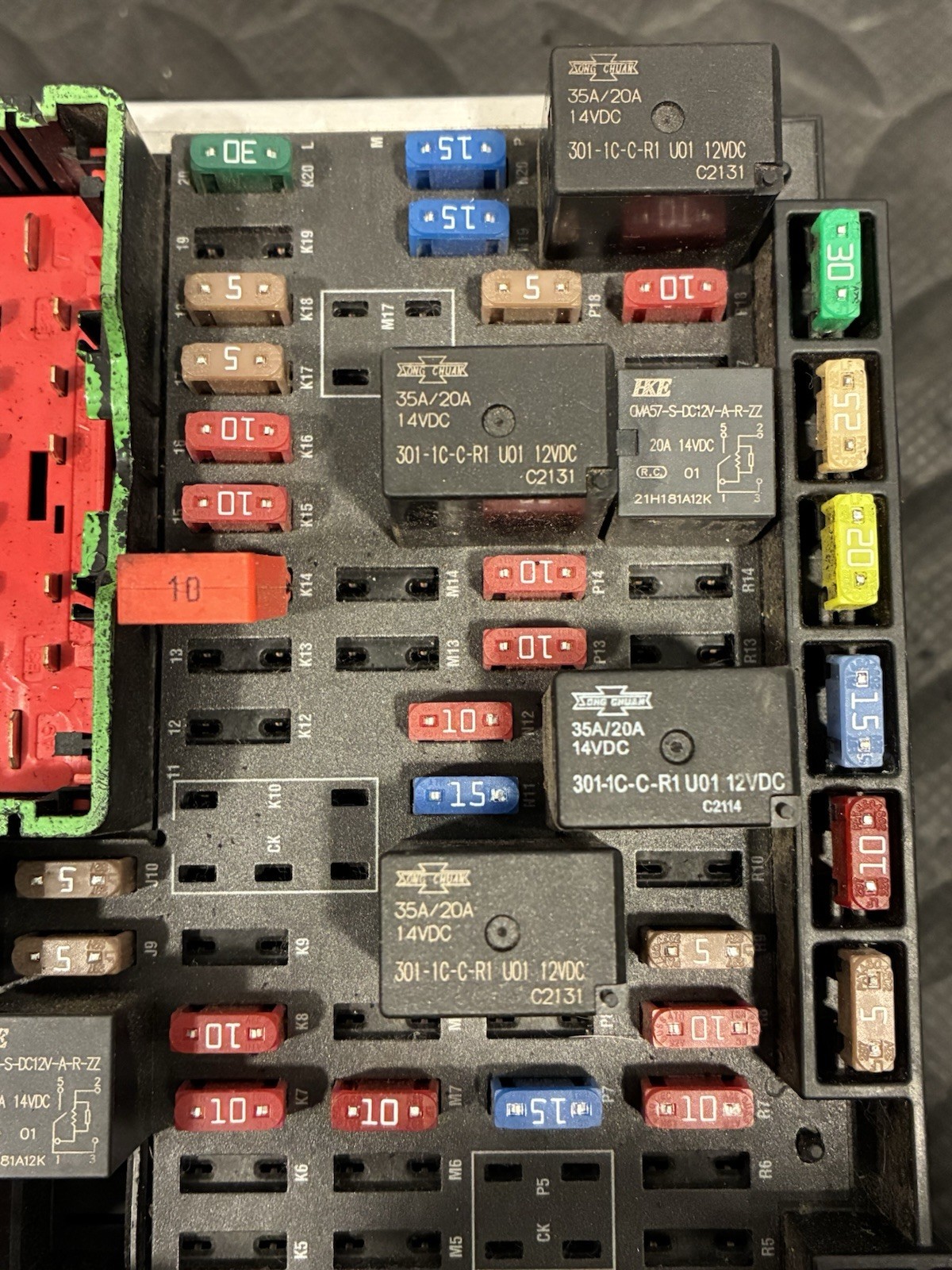 Kenworth T880 / PACCAR Fuse Box Assembly P/N: P27-1297-0101 (TAG#: 16199)