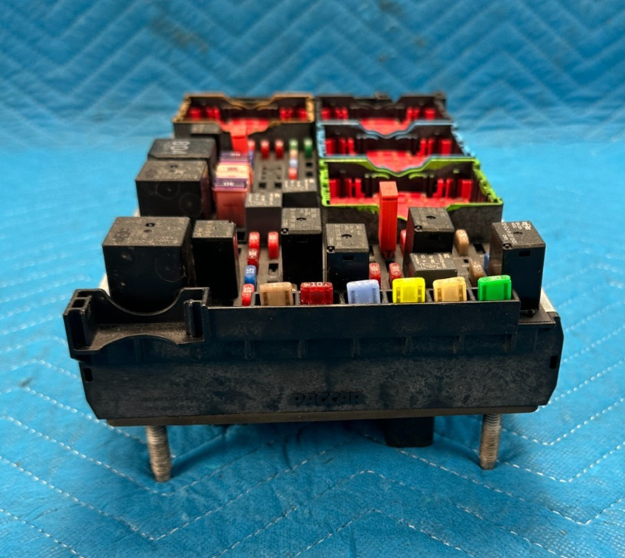 Kenworth T680 Paccar Fuse Box Assembly P27-1297-0101 2023 OEM