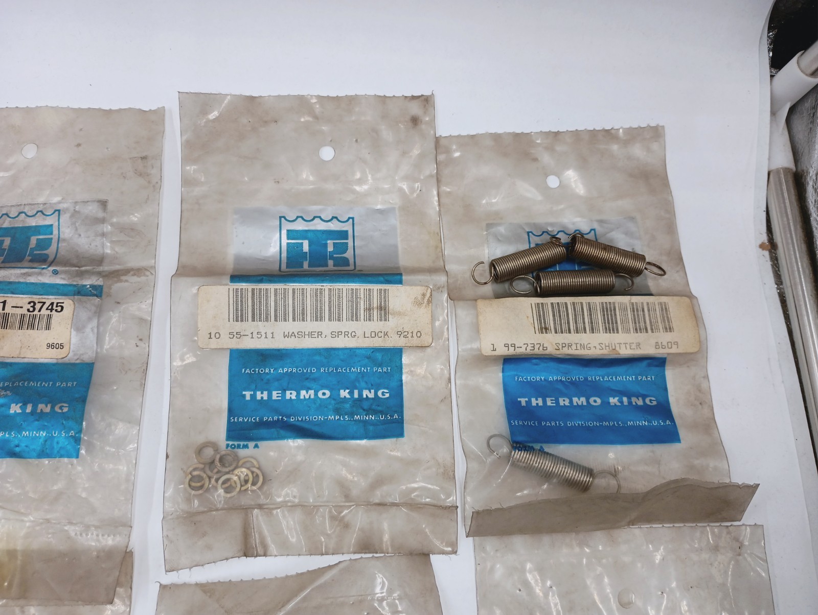 (88) PIECE LOT OF GENUINE OEM THERMO KING ASSORTED PARTS HOUR METER THERMOSTAT