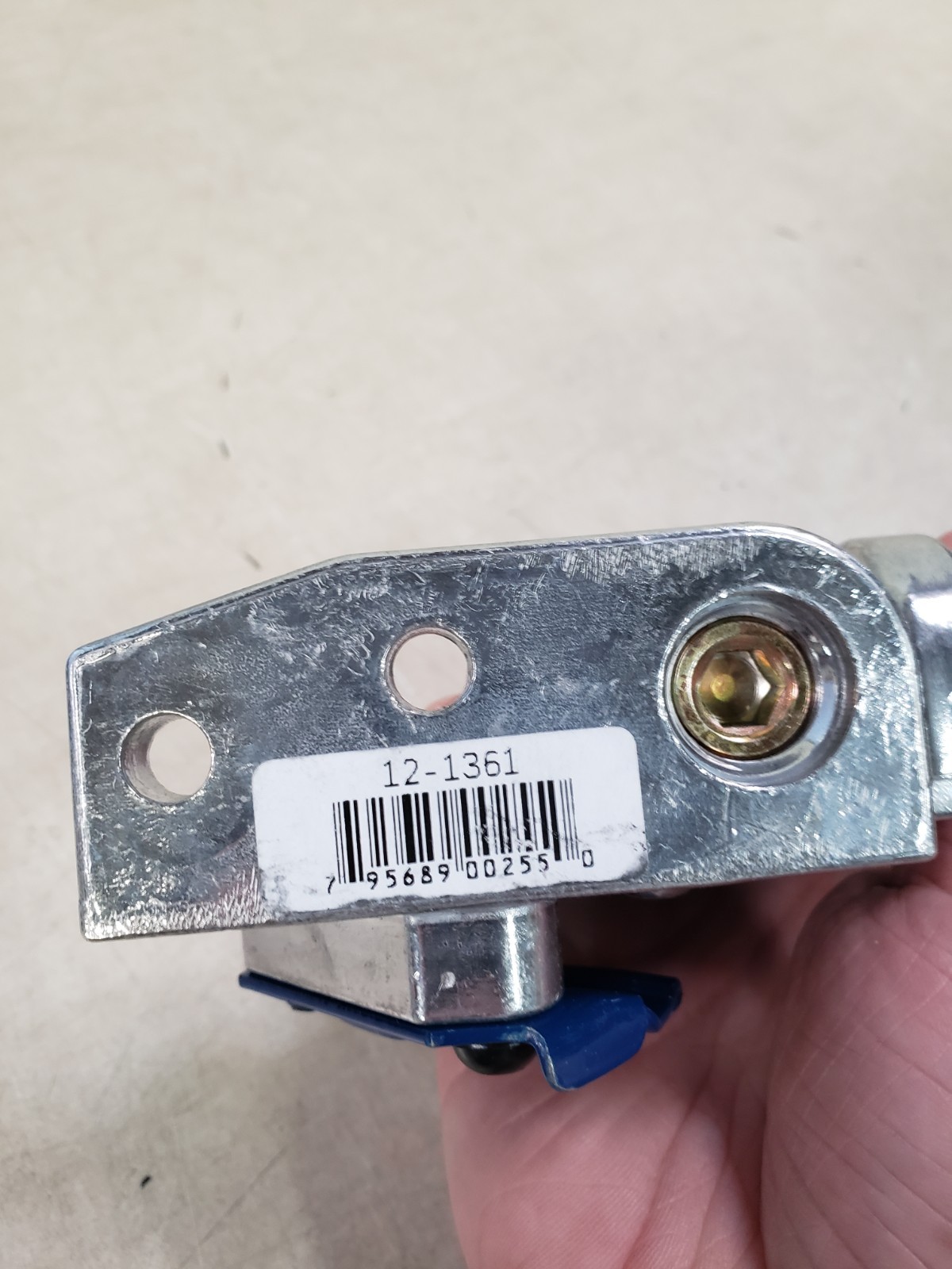 Phillips Industries 12-136-1 Gladhand Blue/Service, Angle Mount