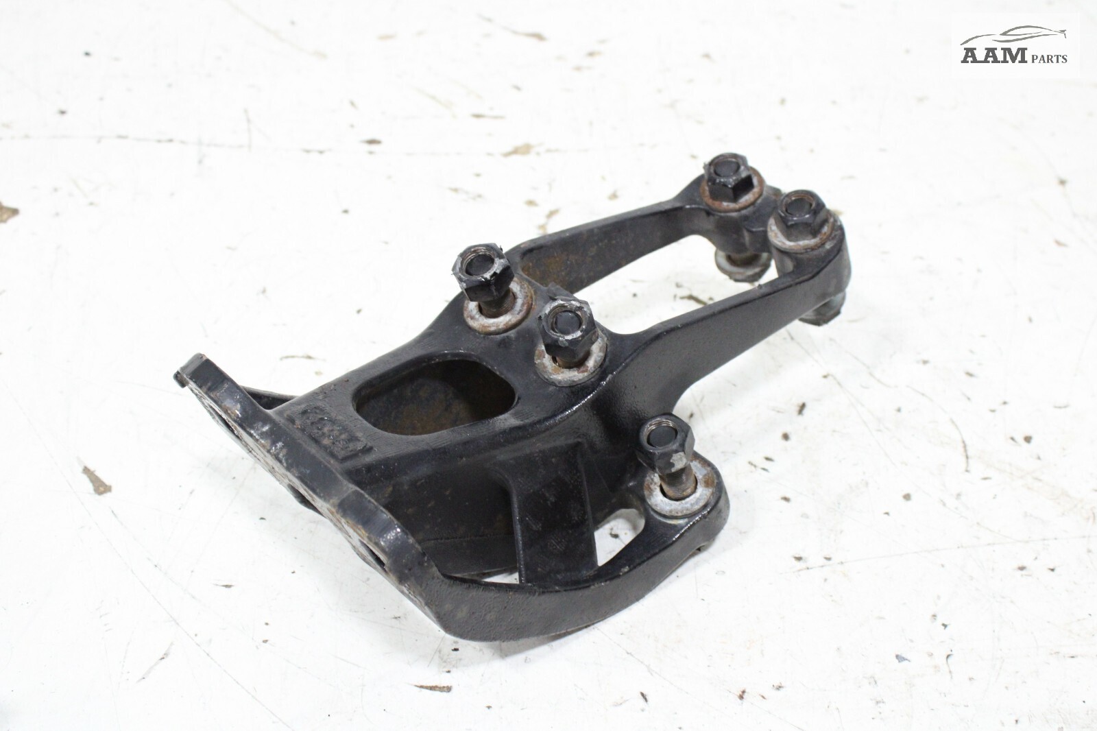 2018-24 FREIGHTLINER CASCADIA FRONT LEFT CAB MOUNT BRACKET R18-67961-000 OEM