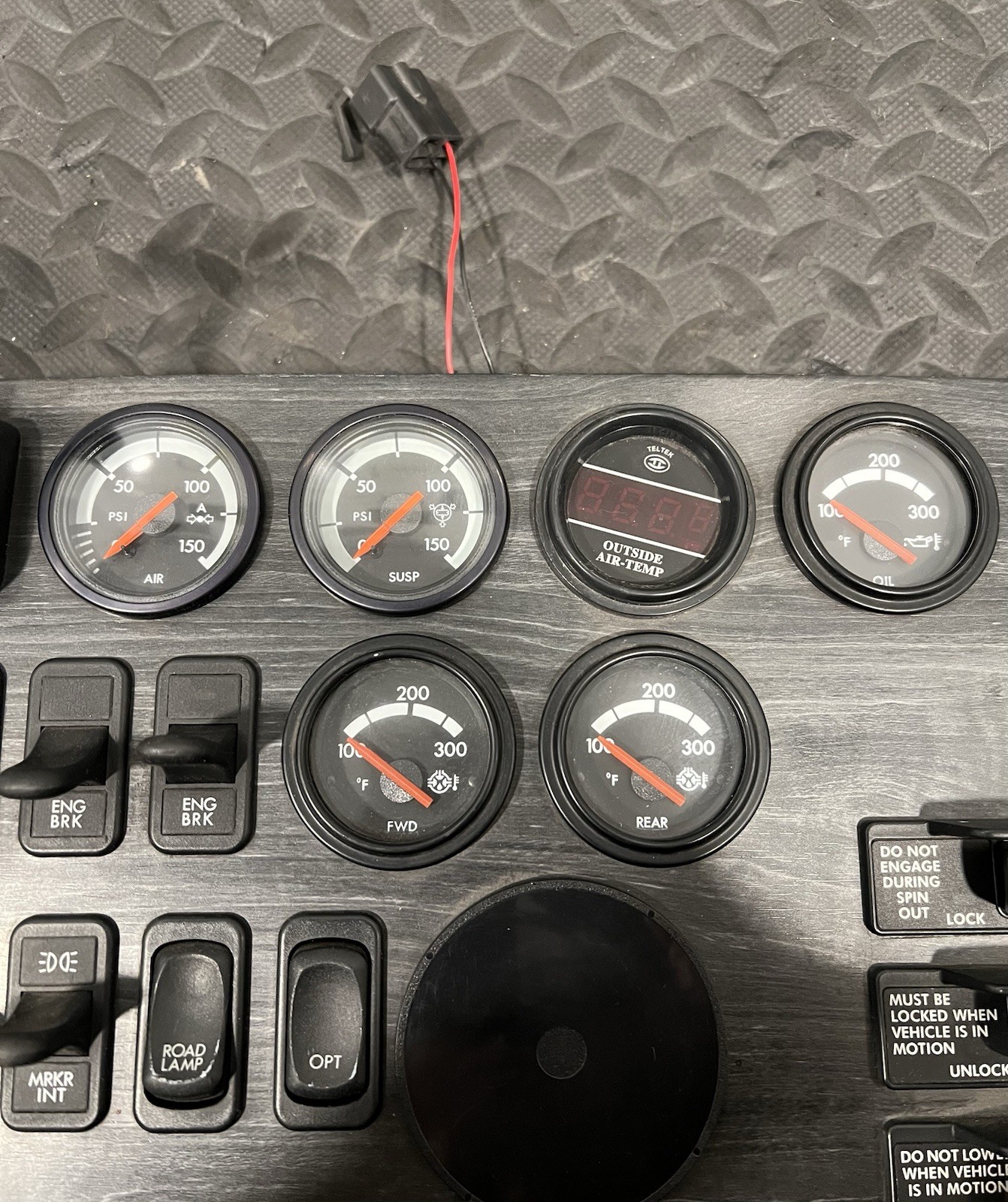 FREIGHTLINER Dashboard instrument Cluster P/N: A06-40924-000 (TAG# 8793)