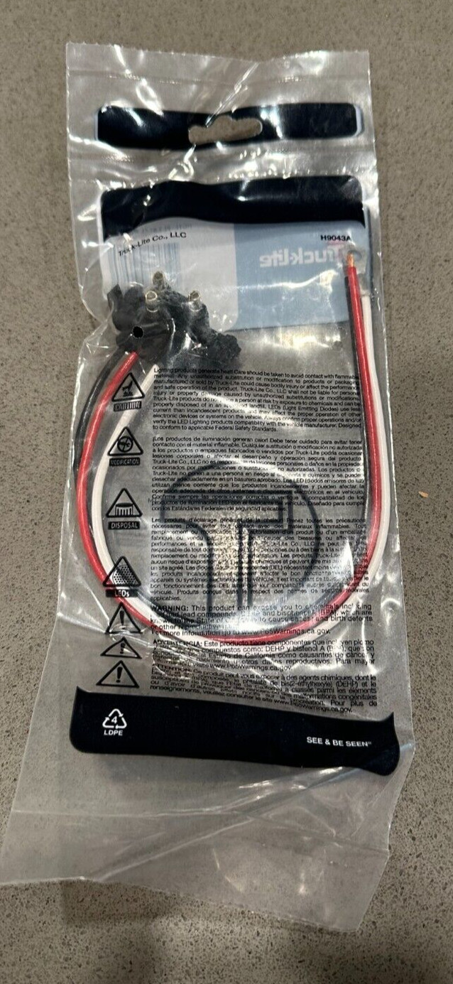 Truck-Lite 94993-3 STOP/TURN/TAIL PLUG, 16 GAUGE GPT WIRE, RIGHT ANGLE PL-3, STR