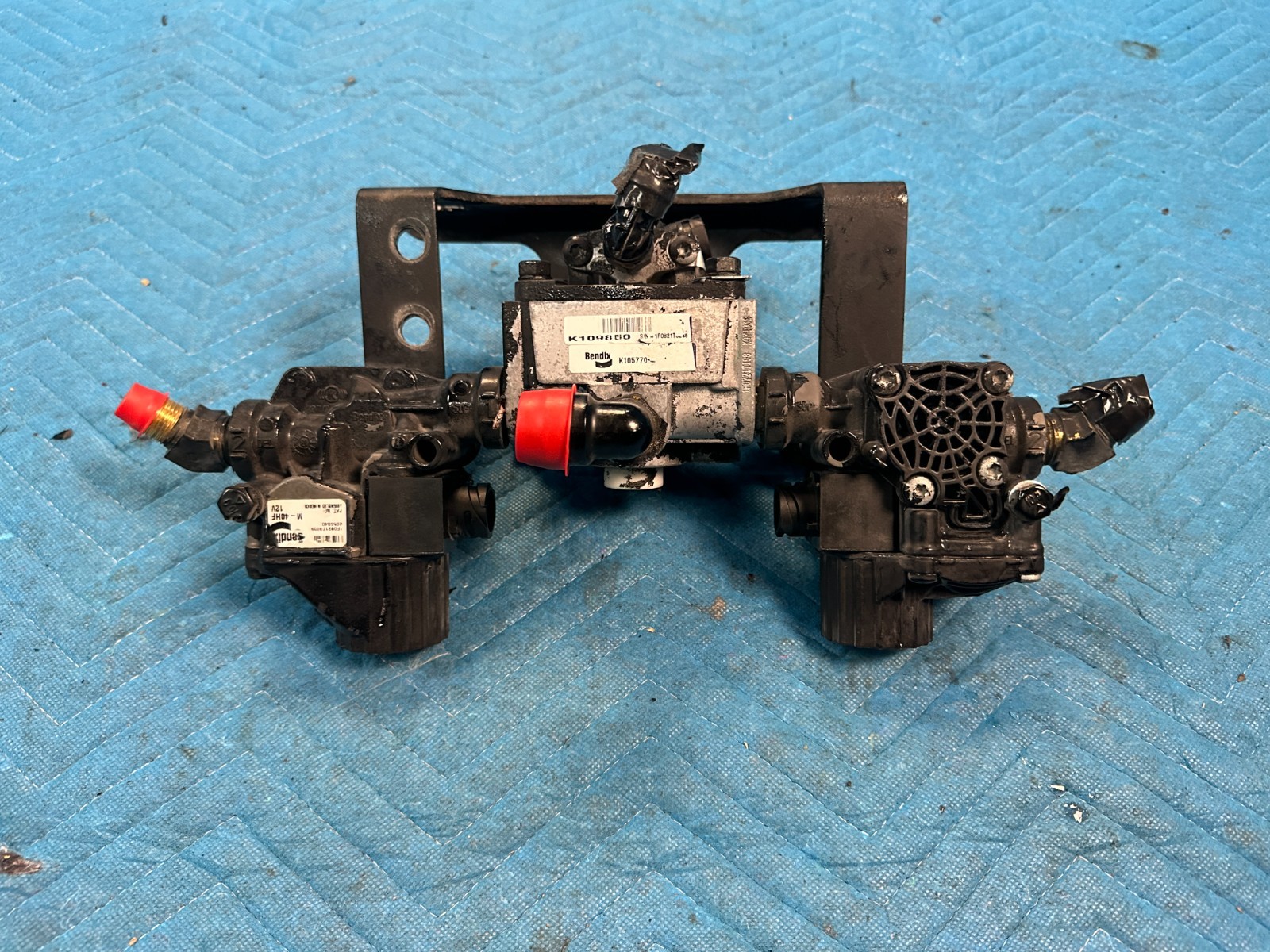 OEM Kenworth T680 Bendix Air Brake Relay Valve+2 M-40HF & Bracket 2022