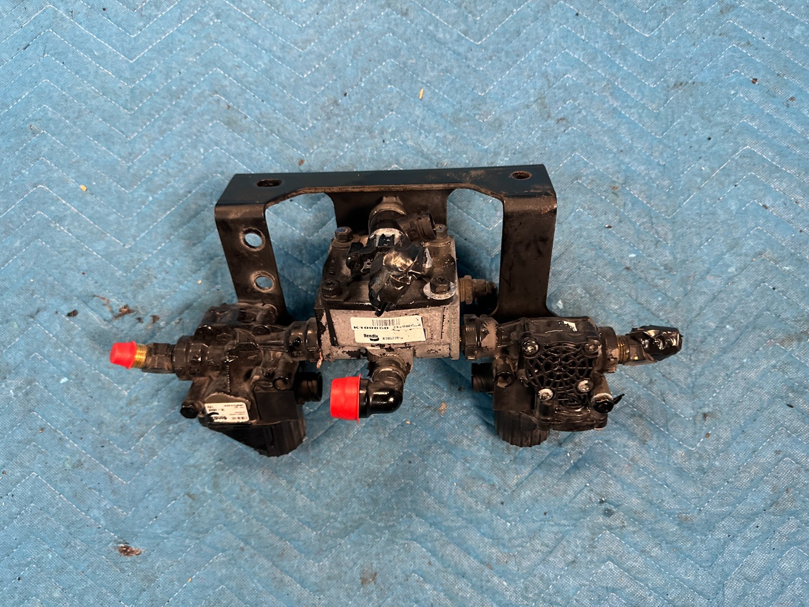 OEM Kenworth T680 Bendix Air Brake Relay Valve+2 M-40HF & Bracket 2022