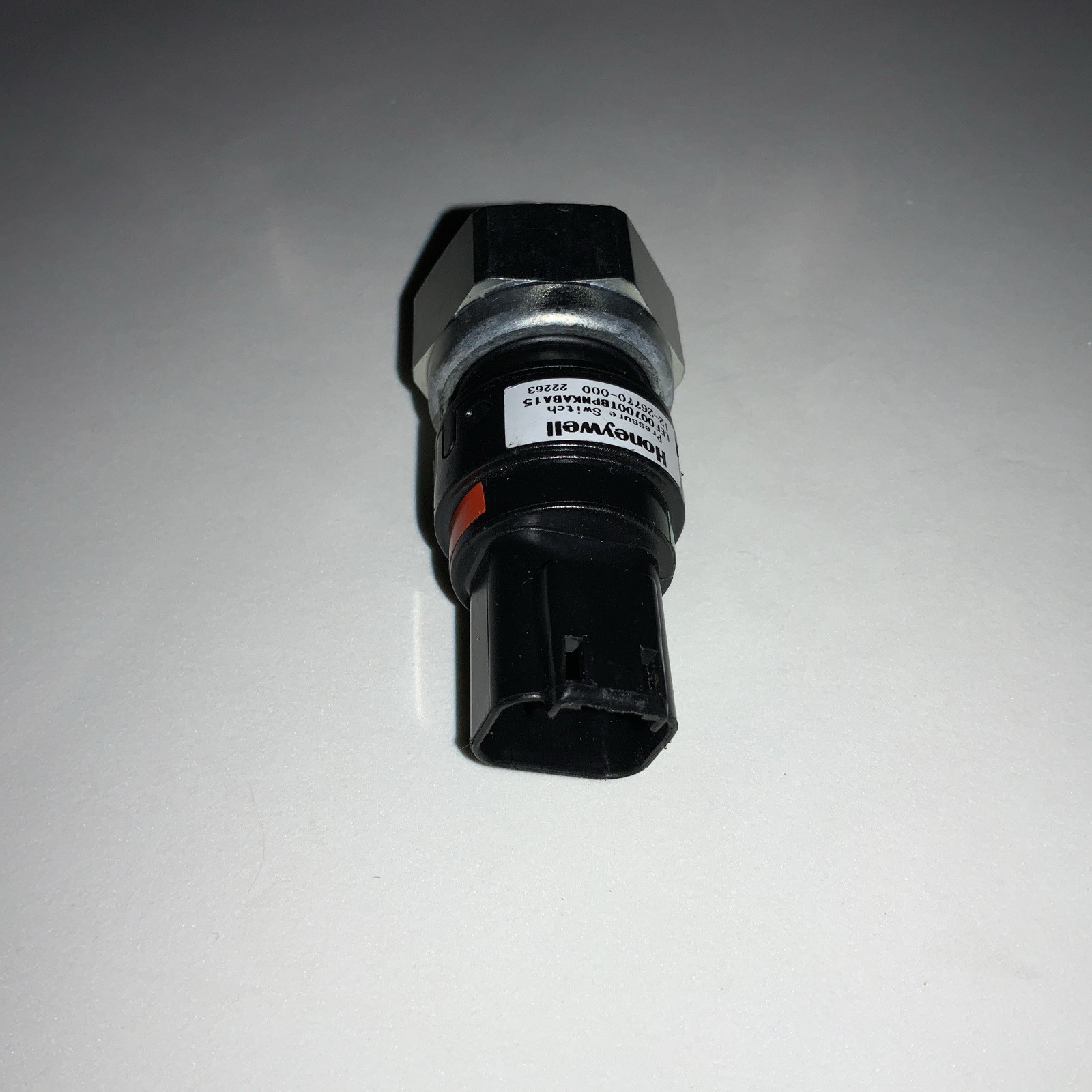 Freightliner Honeywell 12-26770-000 Genuine OEM Pressure Switch-new. (253)