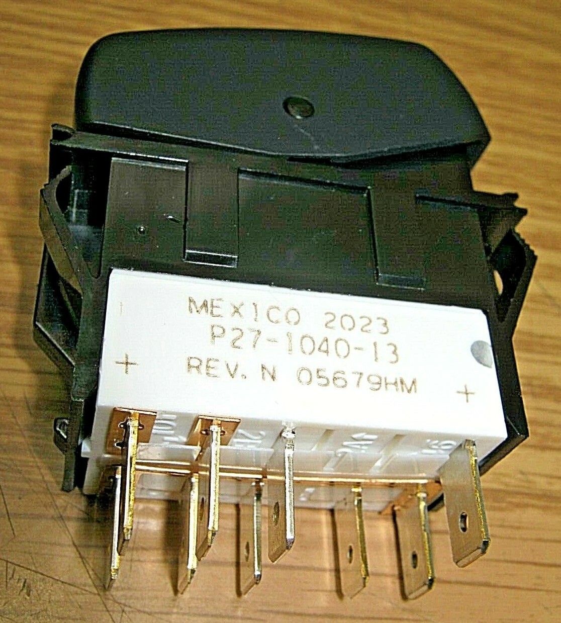 NEW GENUINE PACCAR OEM ENGINE FAN OVERRIDE ROCKER SWITCH p/n – P27-1040-13