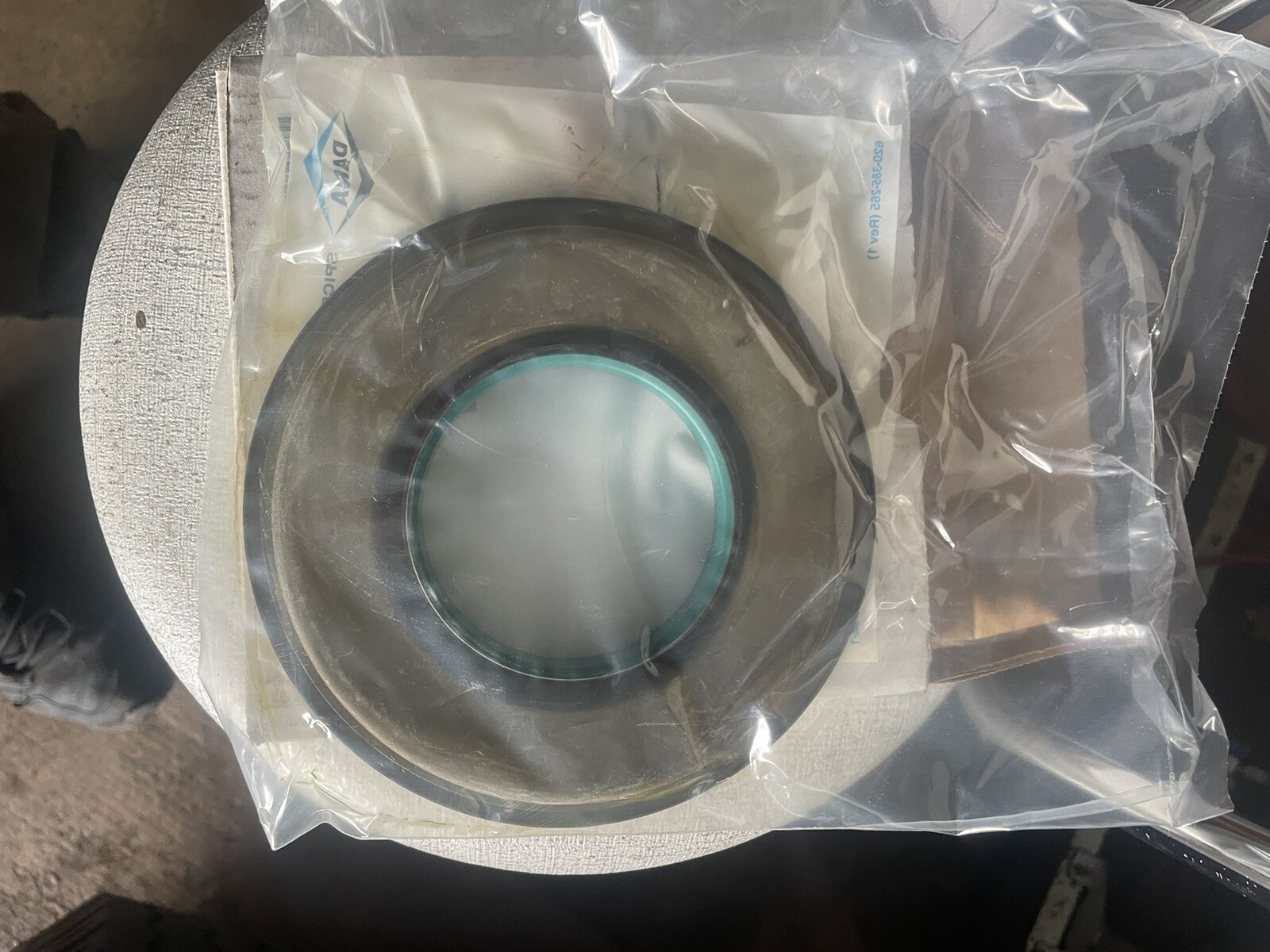 HH105 New Dana Spicer Oil Seal OEM Eaton Truck And Bus Seal Sealed In Plastic