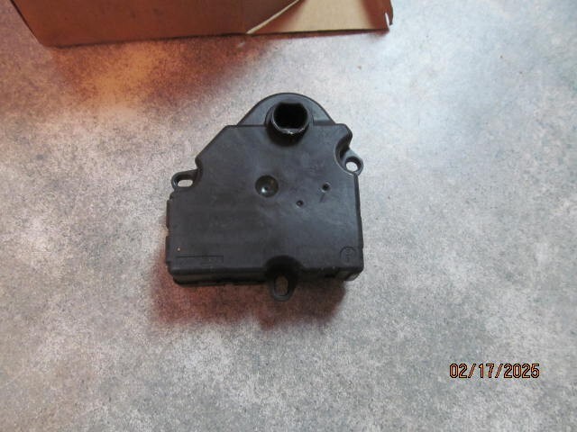 GENUINE OEM International 2503207C1 AIR CONDITIONER ACTUATOR SWITCH