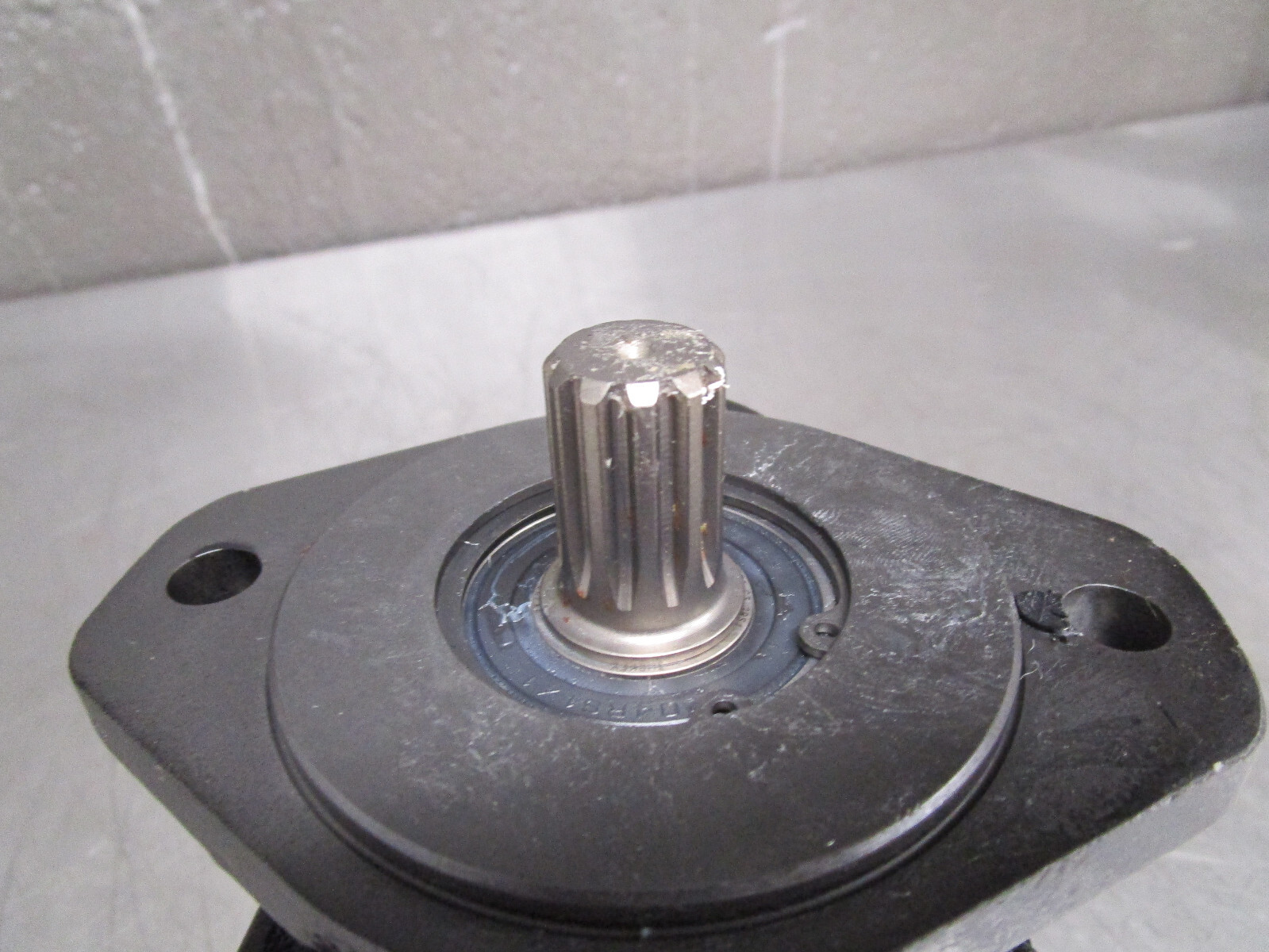 NEW OEM VICKERS VANE PUMP V20F 1P13P 38D8L 22L 720AR00350A