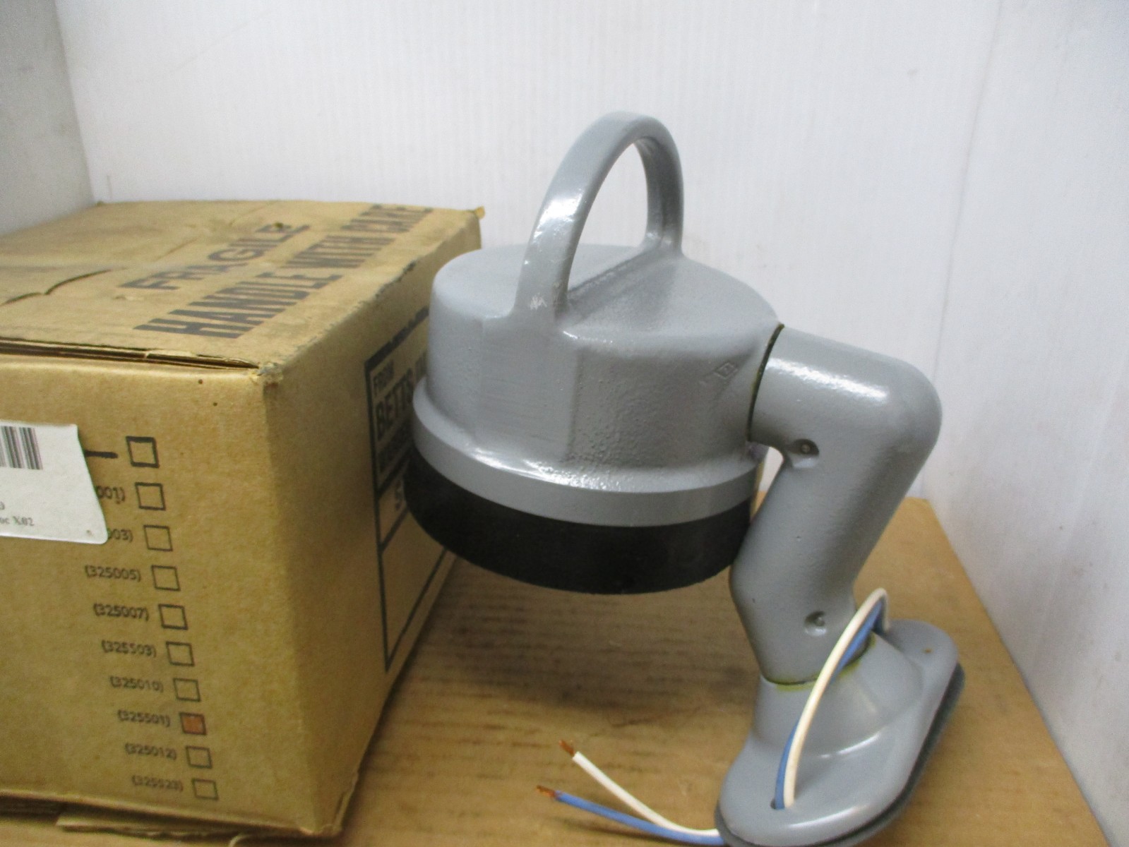 Betts LED Flood Lamp Asembly 325501