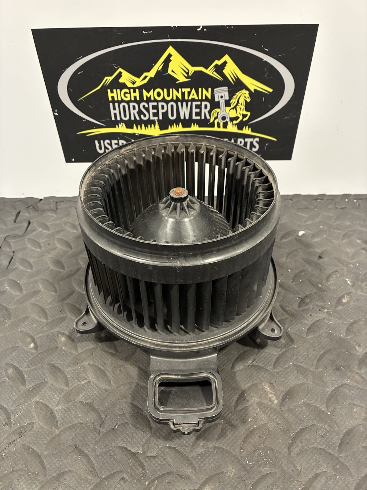 MAHLE (From Peterbilt 567) HVAC Blower Motor P/N: W205 7009 00 (TAG# 16944)