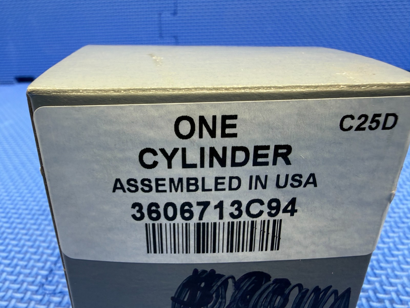 Genuine International 3606713C94 Navistar Door Lock Cylinder with Keys